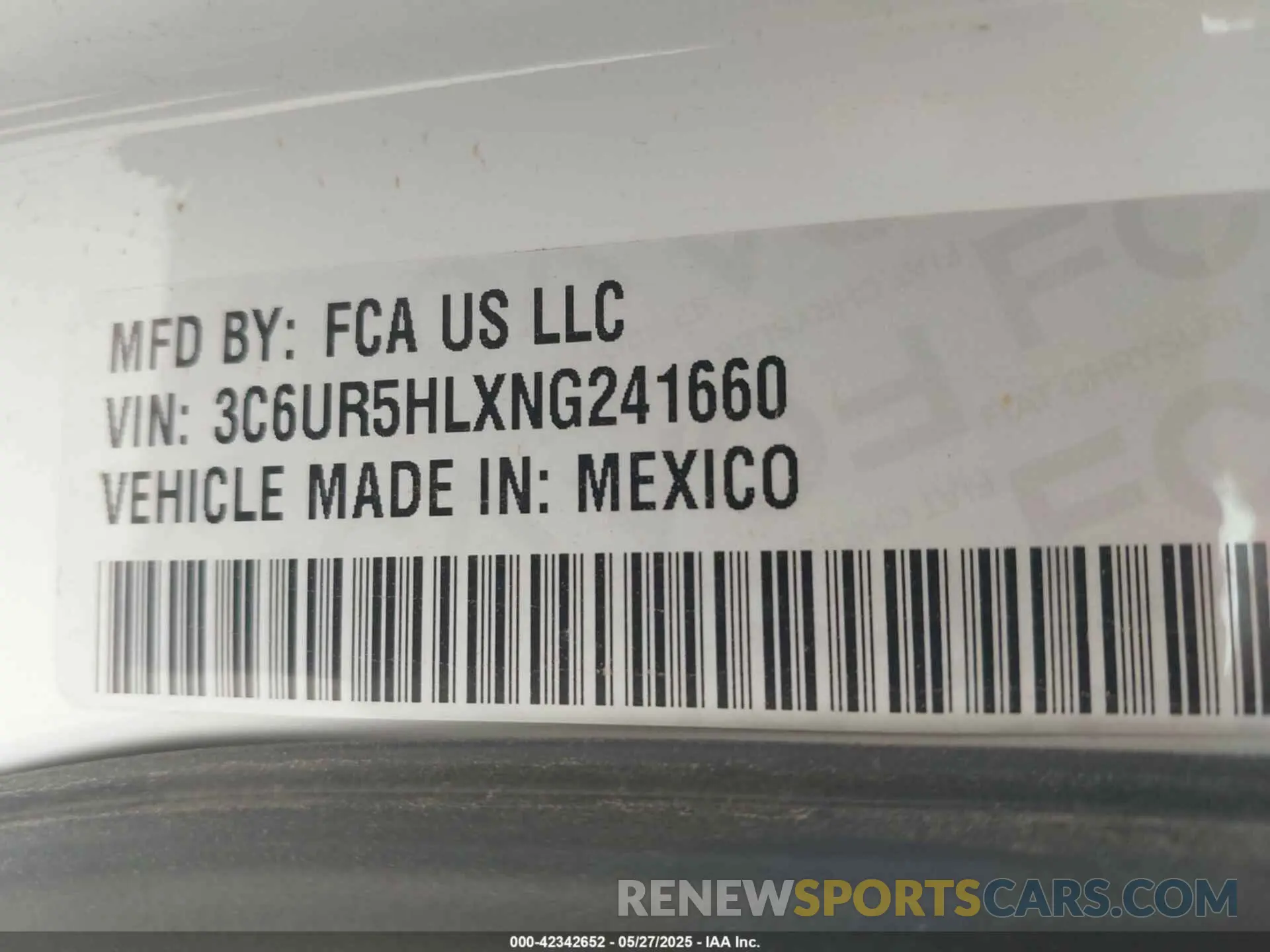 9 Photograph of a damaged car 3C6UR5HLXNG241660 RAM 2500 2022