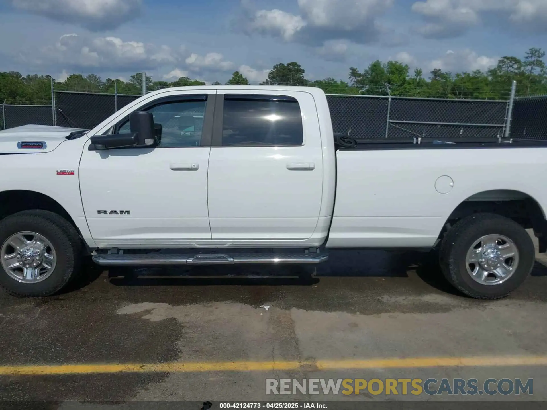 14 Photograph of a damaged car 3C6UR5JJ0NG248027 RAM 2500 2022