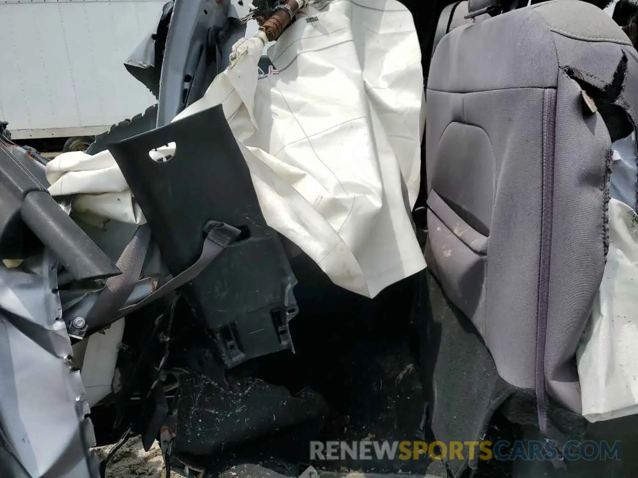 10 Photograph of a damaged car 3C6UR5JJ9NG305146 RAM 2500 2022
