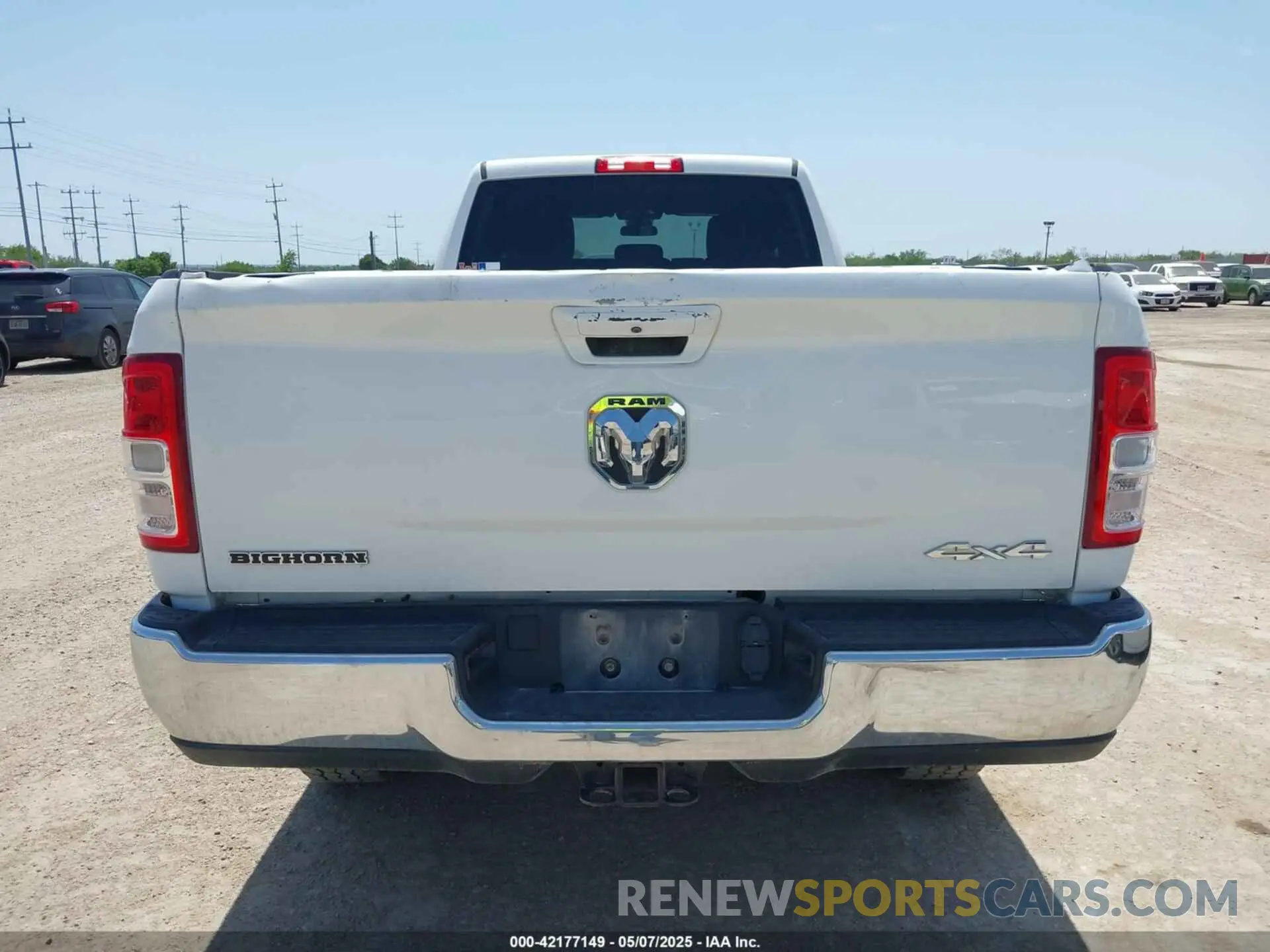 16 Photograph of a damaged car 3C6UR5JL1NG104343 RAM 2500 2022