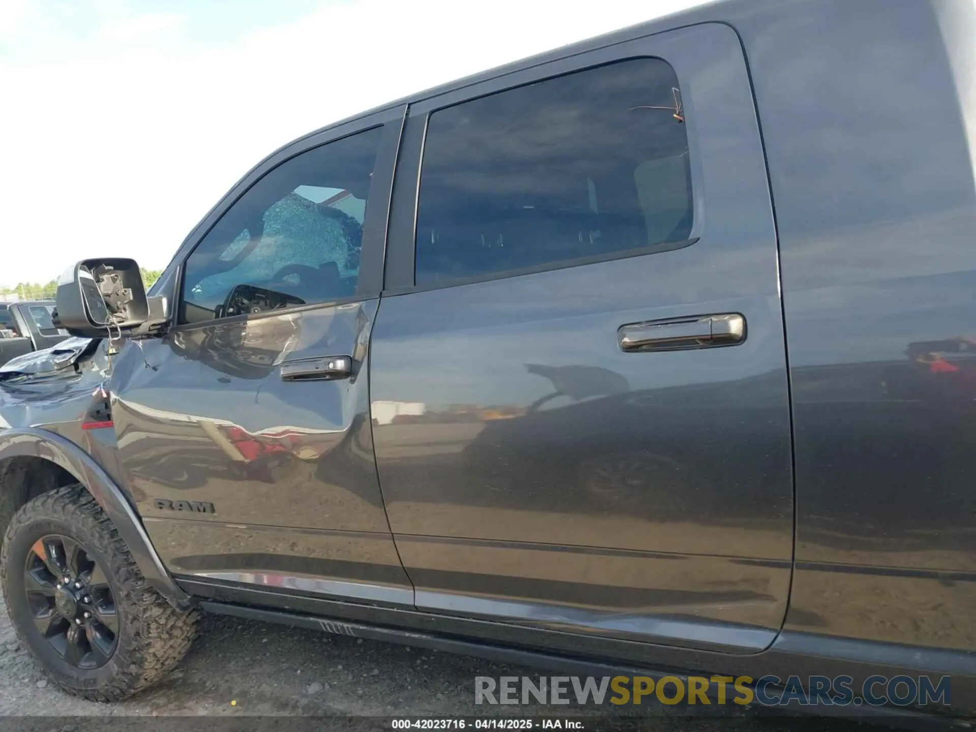 14 Photograph of a damaged car 3C6UR5TL9NG195293 RAM 2500 2022