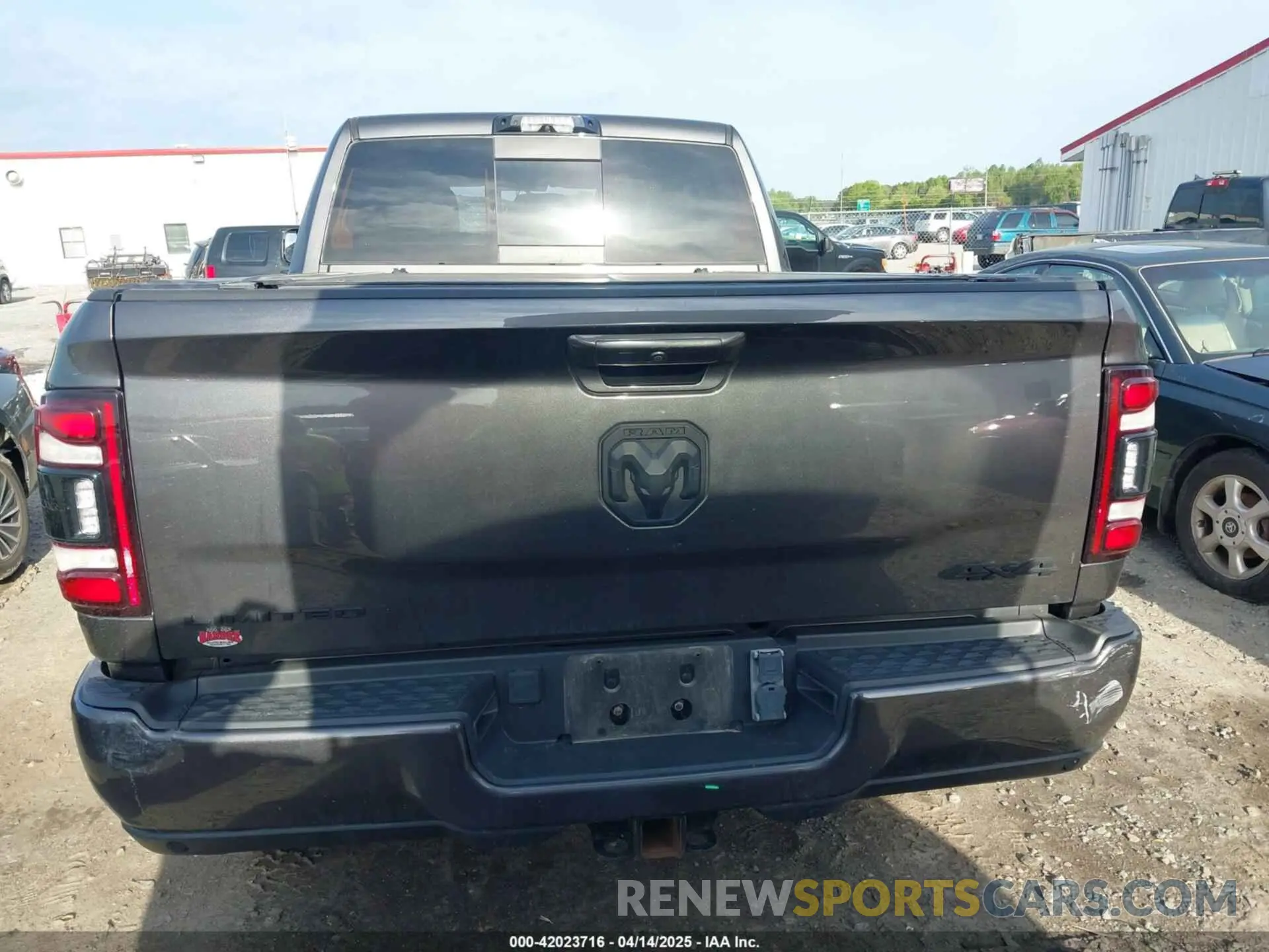 16 Photograph of a damaged car 3C6UR5TL9NG195293 RAM 2500 2022