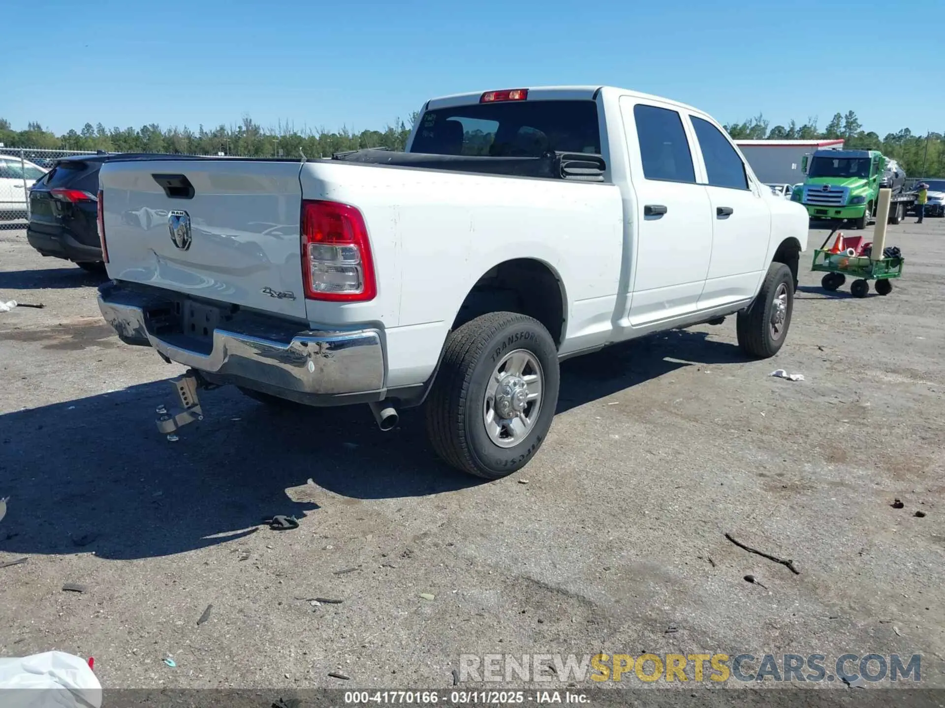 4 Фотография поврежденного автомобиля 3C6UR5CJ6PG517275 RAM 2500 2023