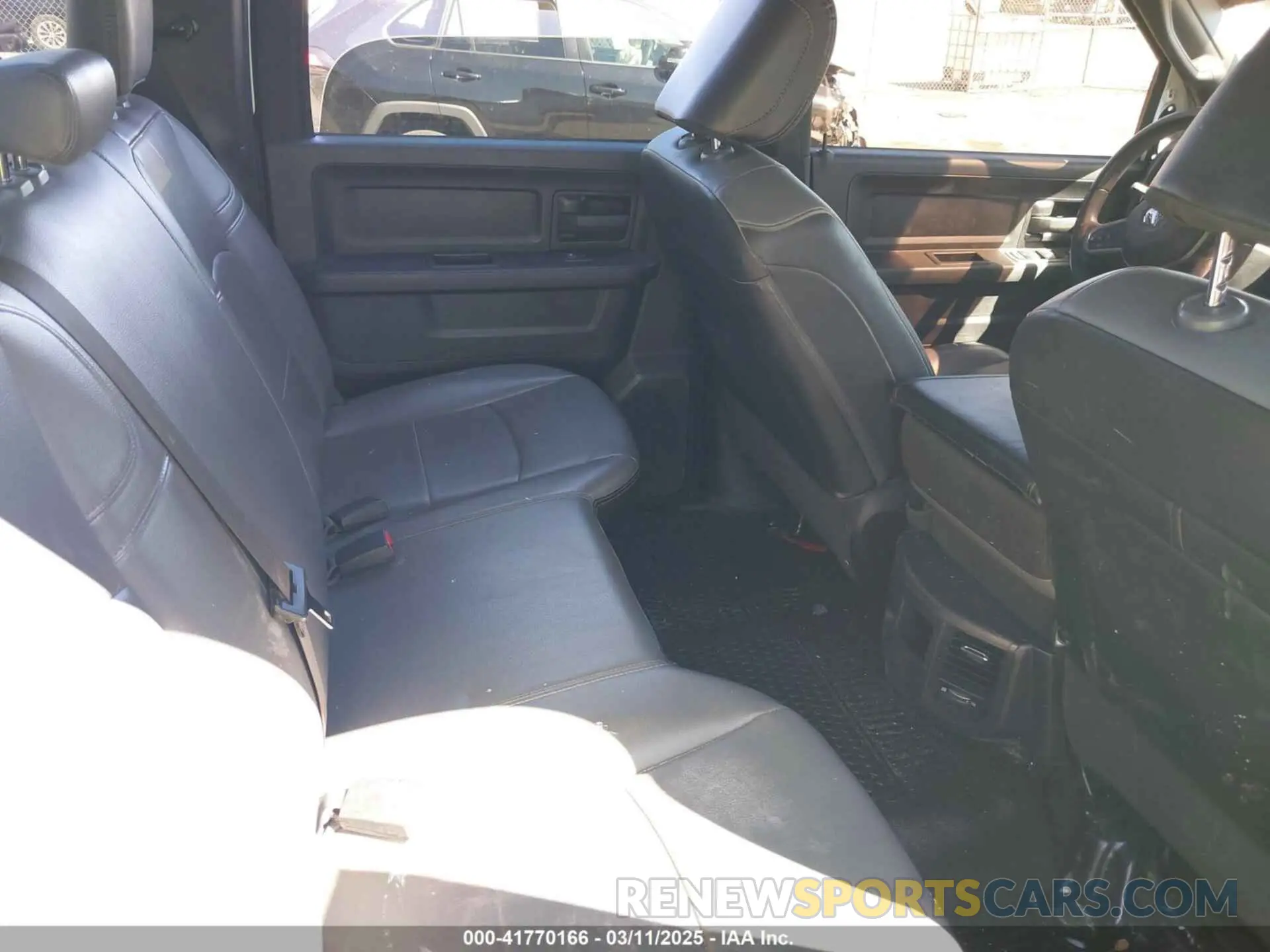 8 Фотография поврежденного автомобиля 3C6UR5CJ6PG517275 RAM 2500 2023