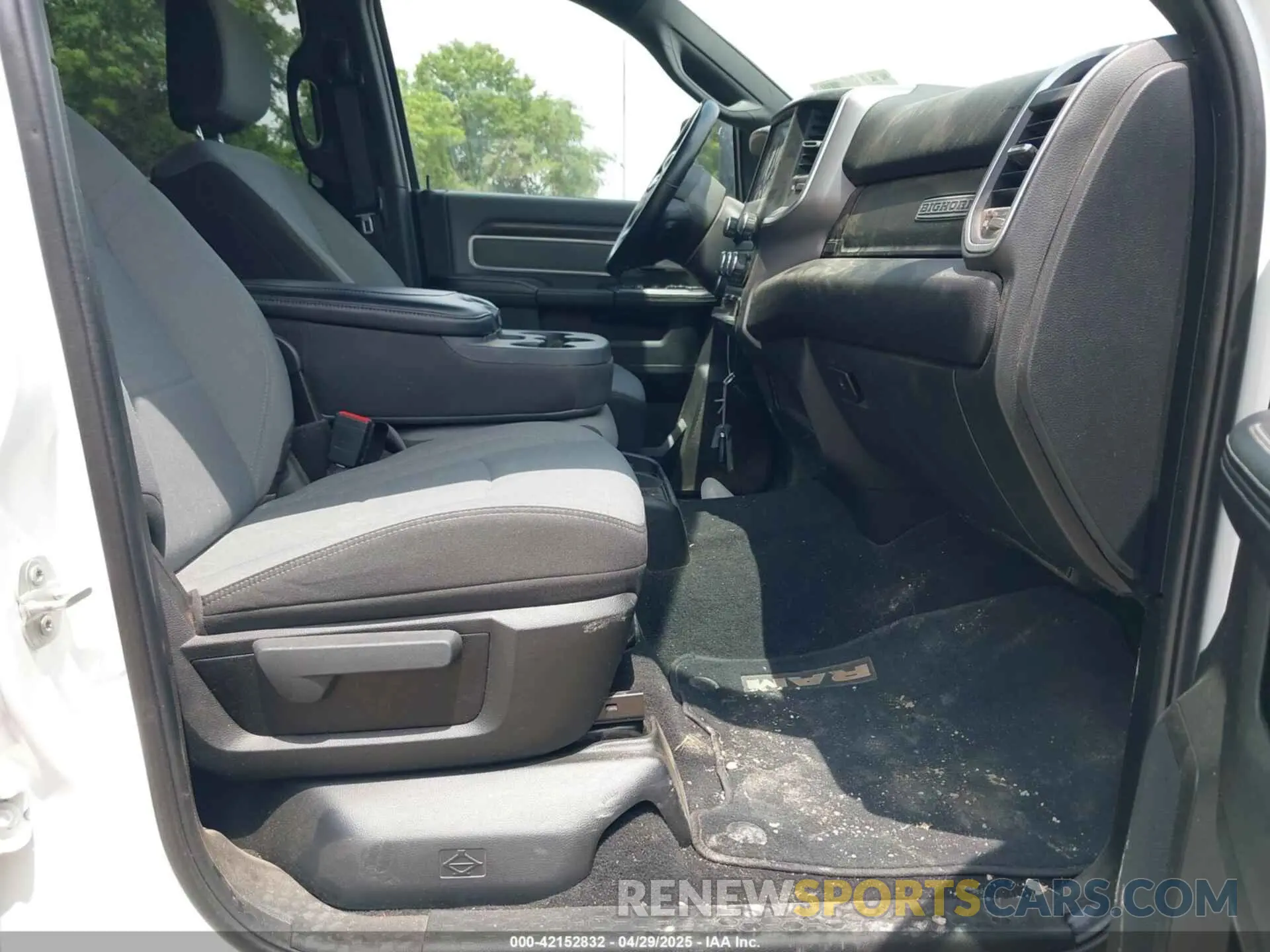 5 Photograph of a damaged car 3C6UR5DJXPG632878 RAM 2500 2023