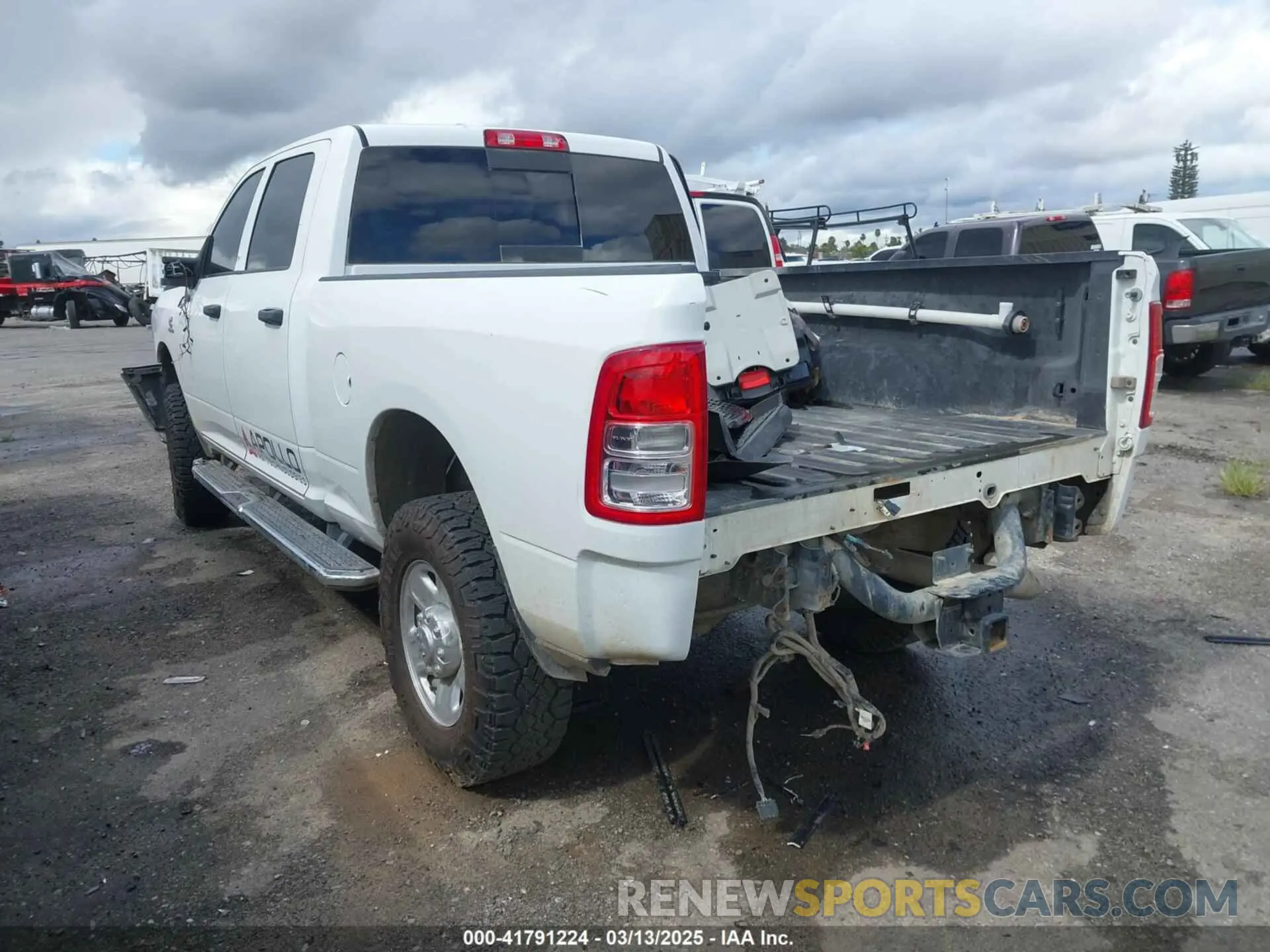 3 Фотография поврежденного автомобиля 3C6UR5CL3RG226527 RAM 2500 2024