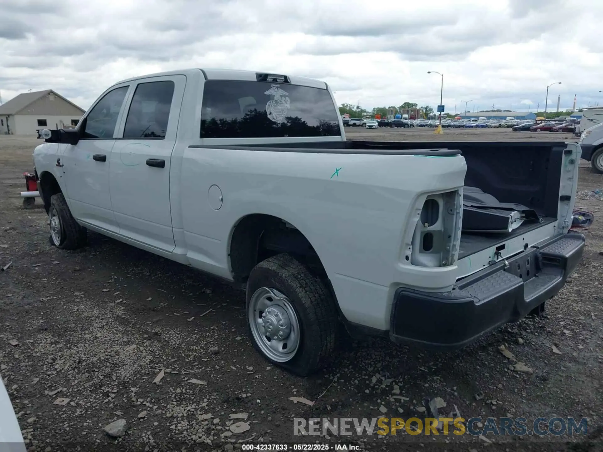 3 Фотография поврежденного автомобиля 3C6UR5CL9RG234339 RAM 2500 2024