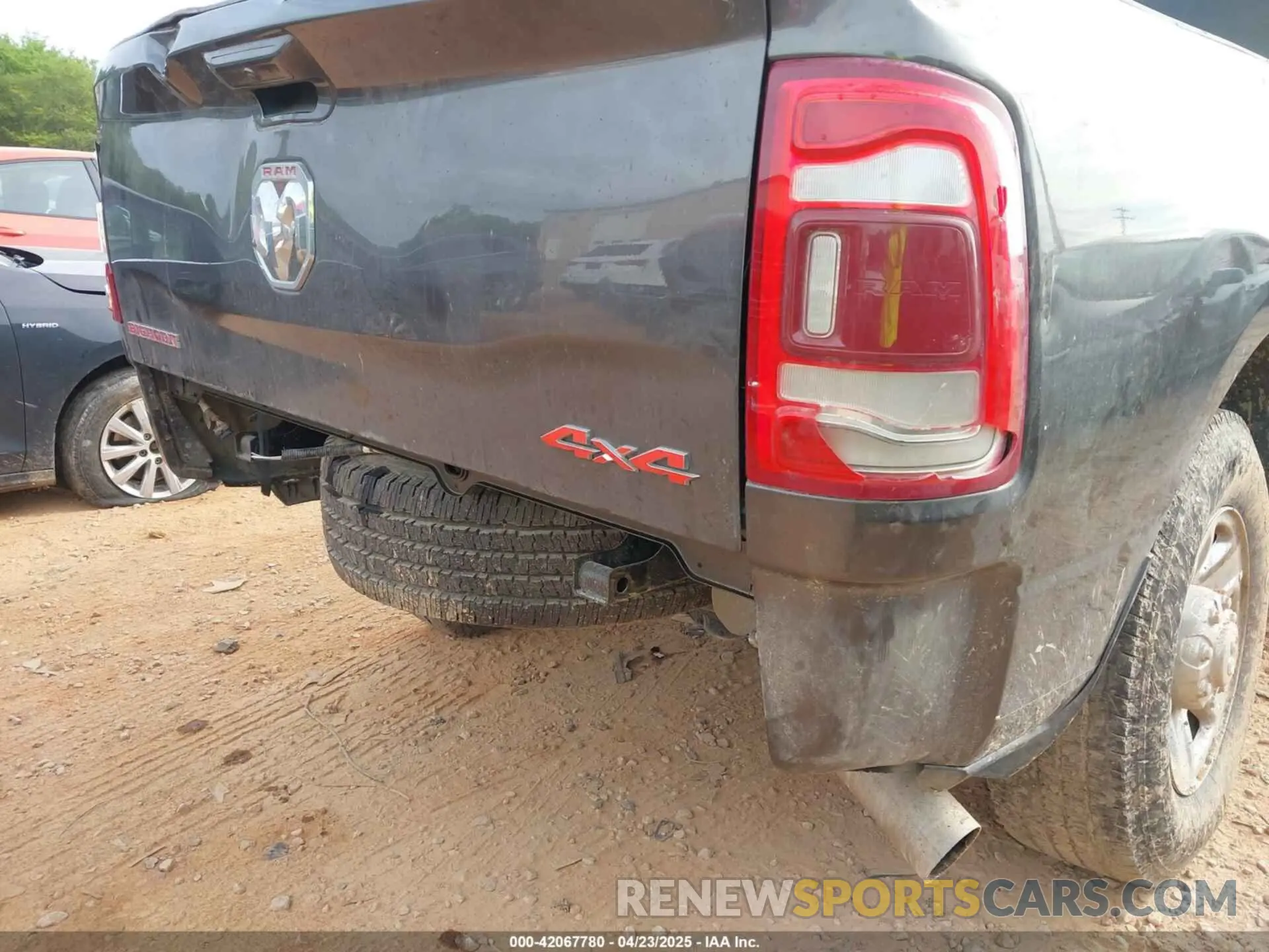 19 Photograph of a damaged car 3C6UR5CL9RG245468 RAM 2500 2024