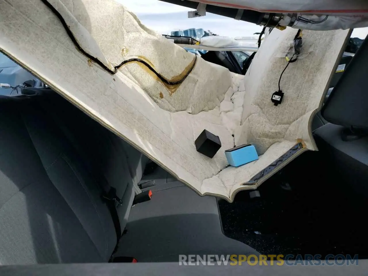 10 Photograph of a damaged car 3C6UR5DJXRG322927 RAM 2500 2024
