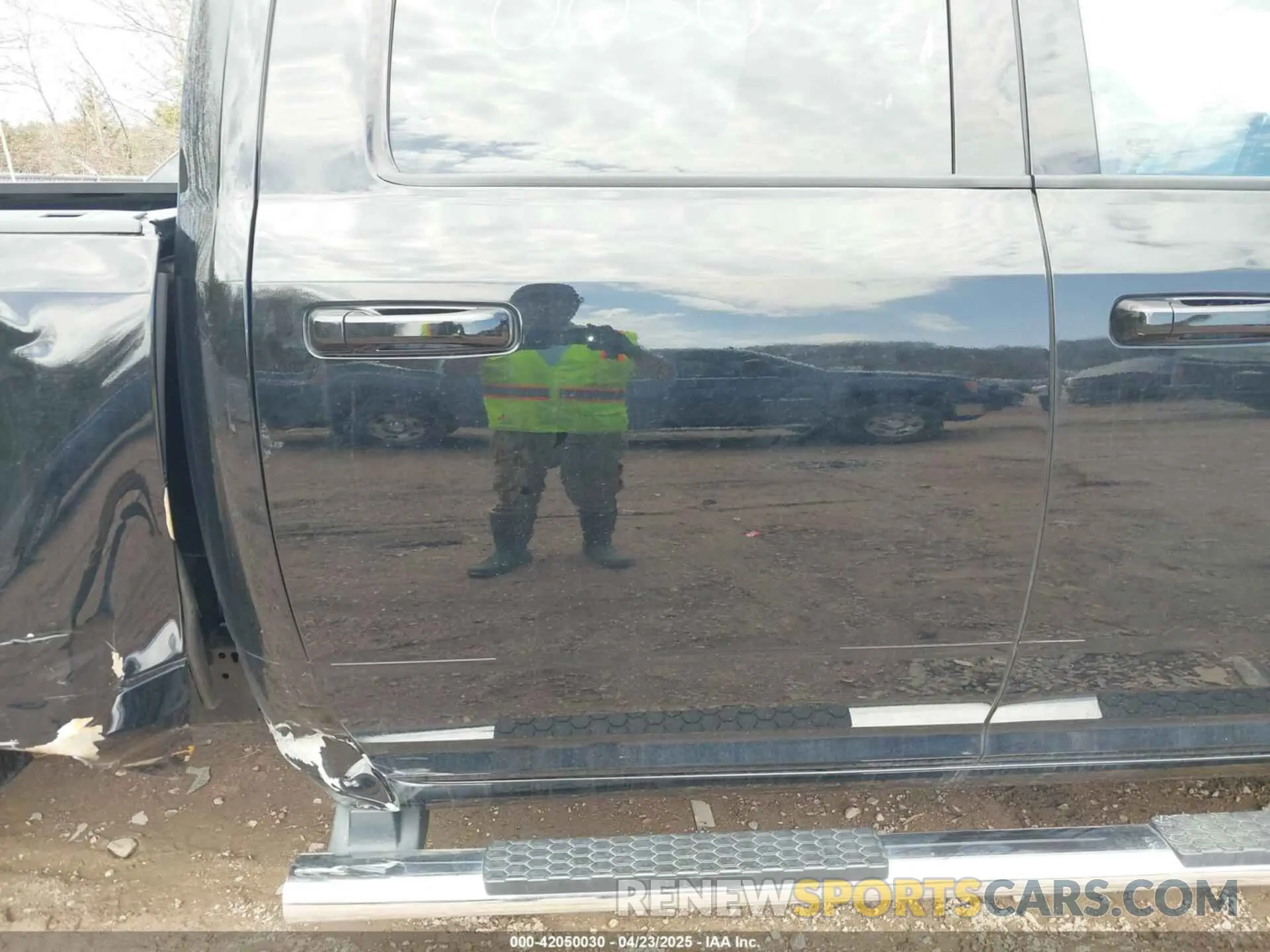 6 Photograph of a damaged car 3C6UR5JLXRG315028 RAM 2500 2024