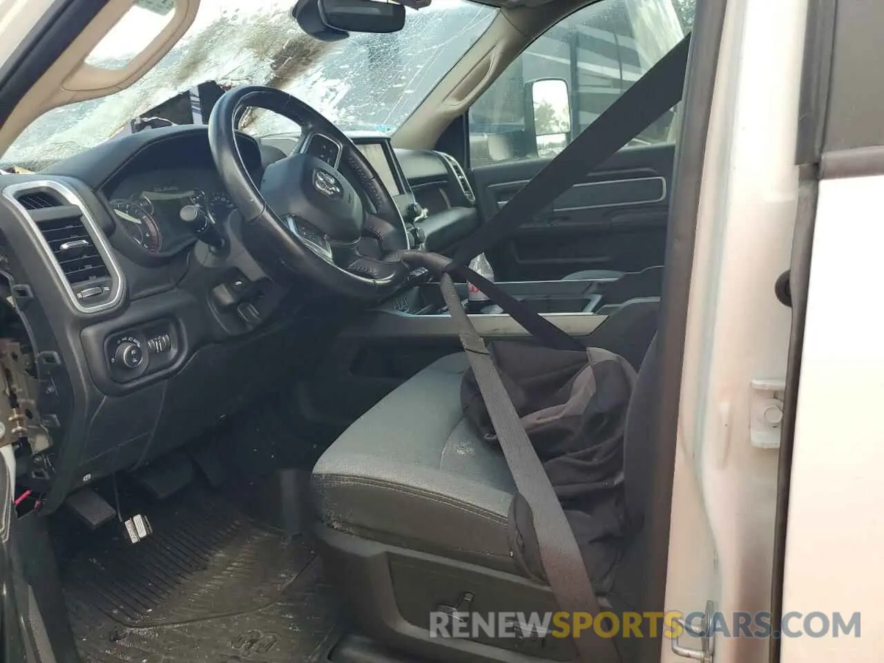 7 Photograph of a damaged car 3C63R3DL4KG675106 RAM 3500 2019