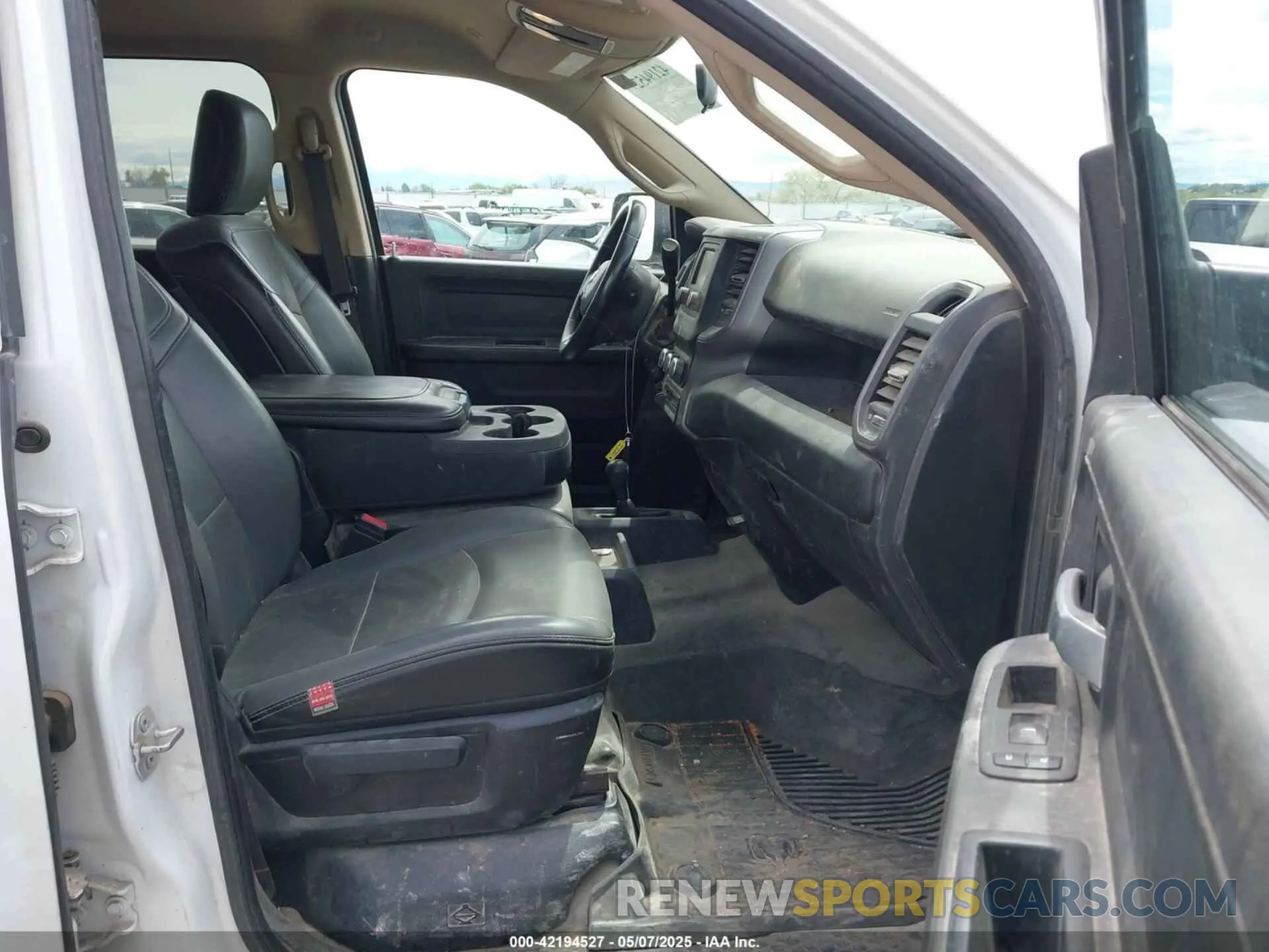 5 Photograph of a damaged car 3C63R3GL8KG695015 RAM 3500 2019