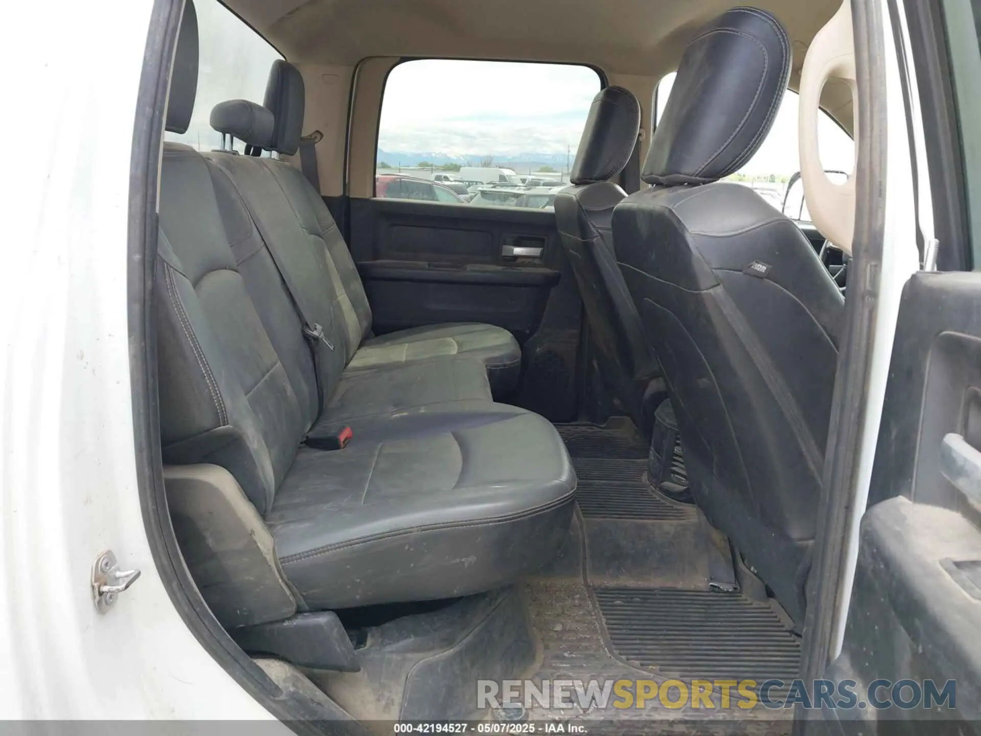 8 Photograph of a damaged car 3C63R3GL8KG695015 RAM 3500 2019