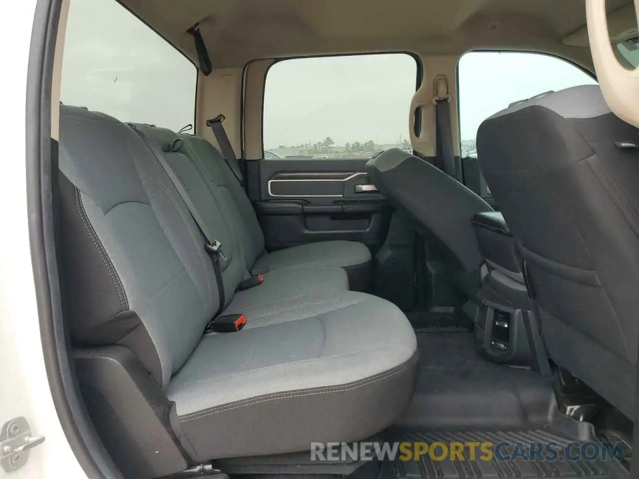 10 Photograph of a damaged car 3C63R3HJ1KG604809 RAM 3500 2019
