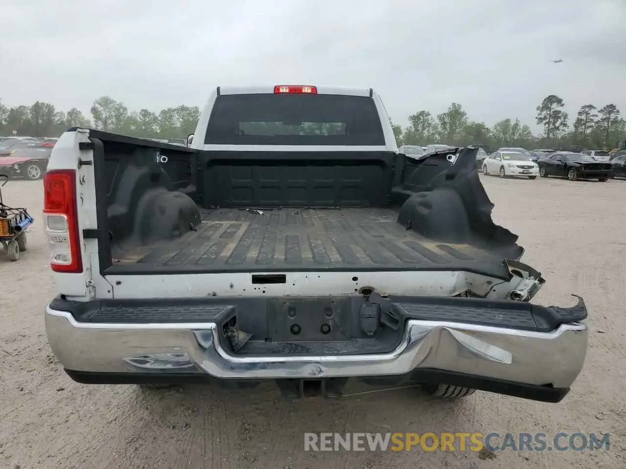 6 Photograph of a damaged car 3C63R3HJ1KG604809 RAM 3500 2019
