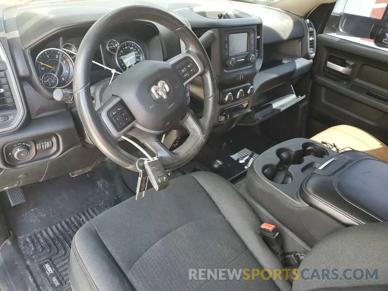 8 Photograph of a damaged car 3C63RRGL3KG542643 RAM 3500 2019