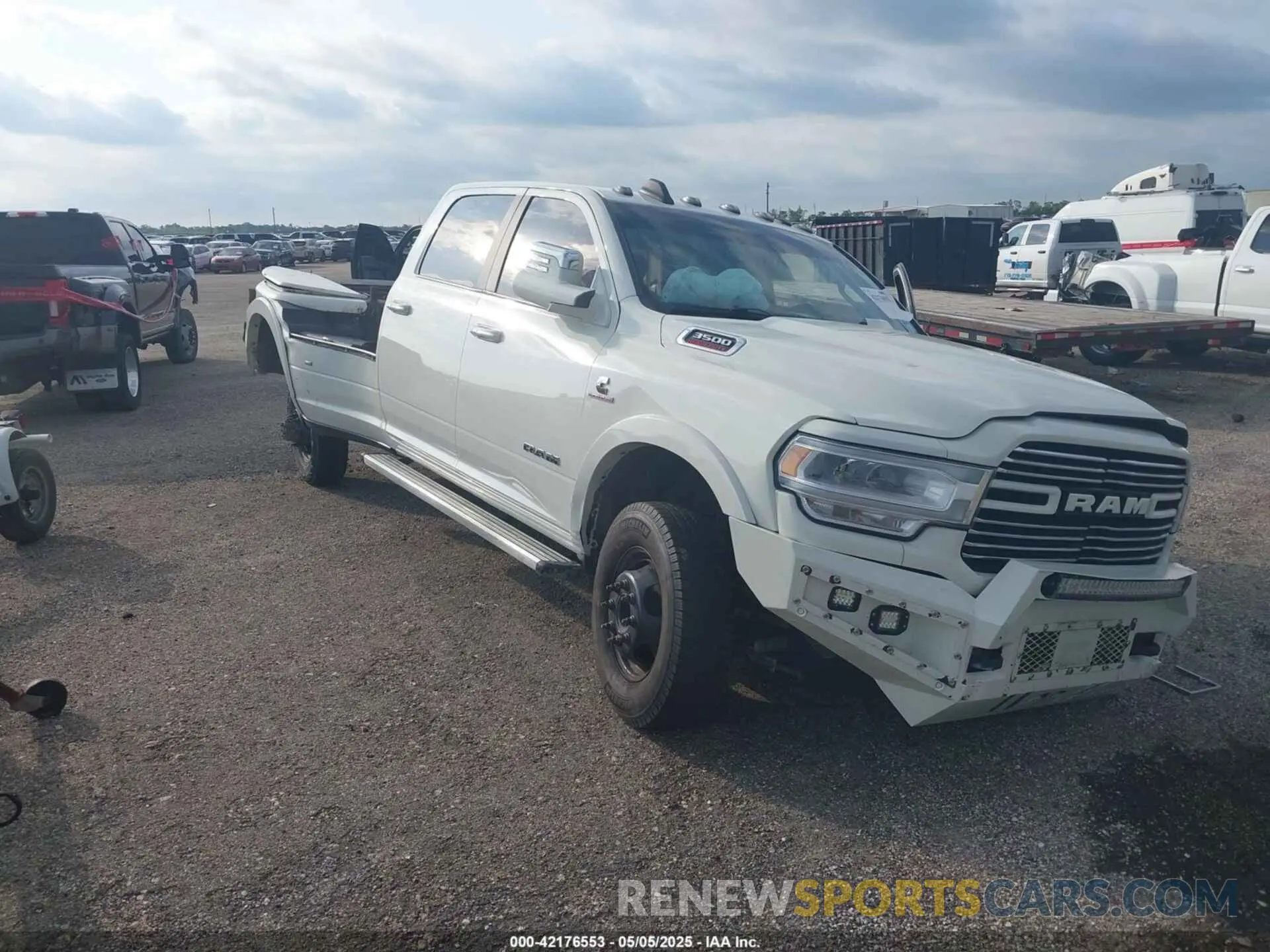 1 Photograph of a damaged car 3C63RRJLXKG639752 RAM 3500 2019