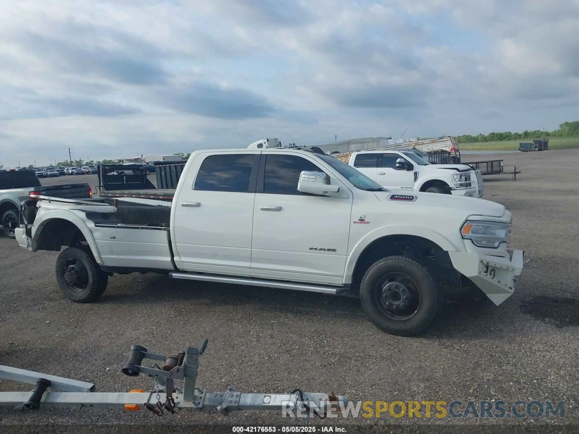 13 Photograph of a damaged car 3C63RRJLXKG639752 RAM 3500 2019
