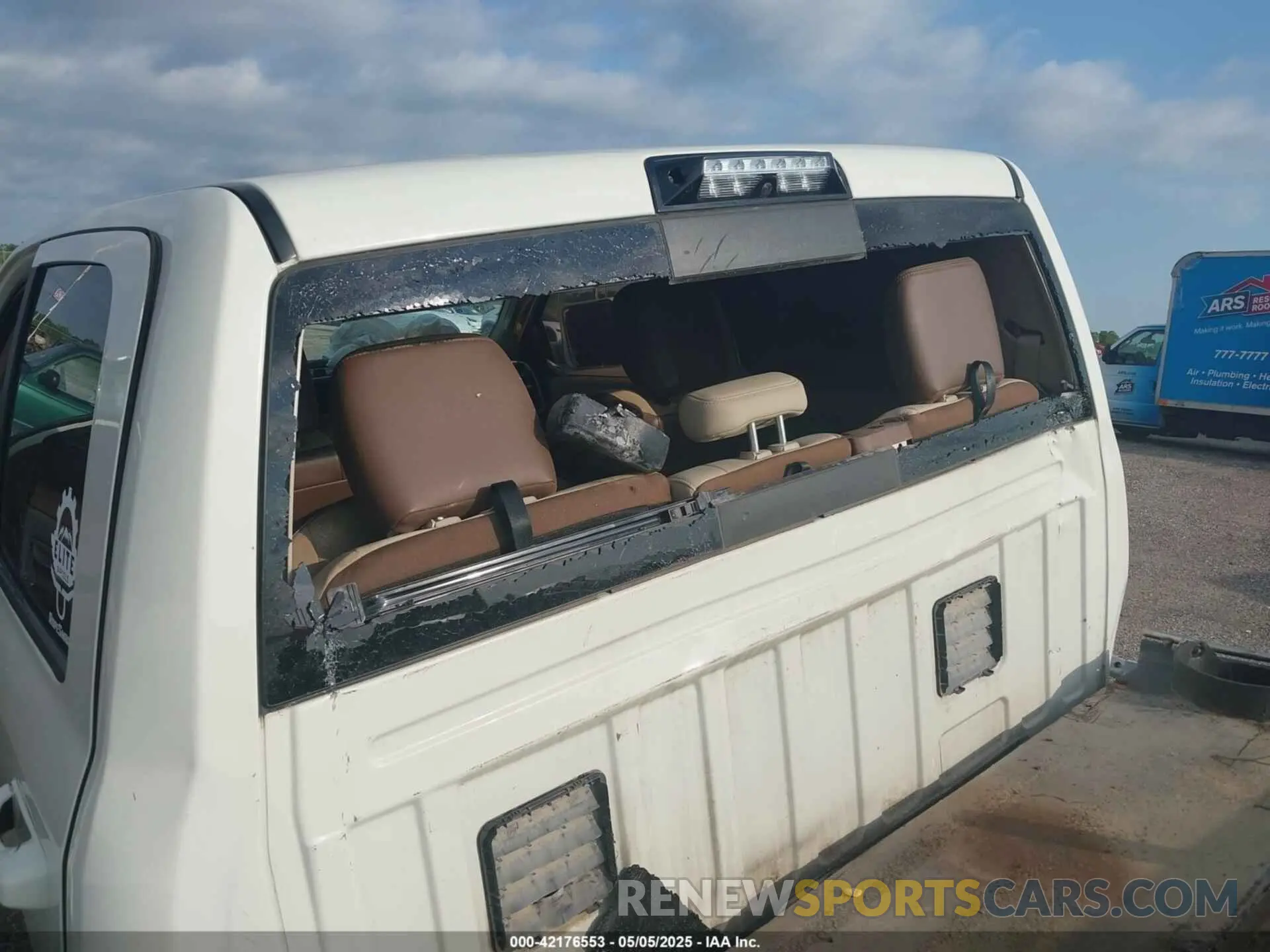 17 Photograph of a damaged car 3C63RRJLXKG639752 RAM 3500 2019