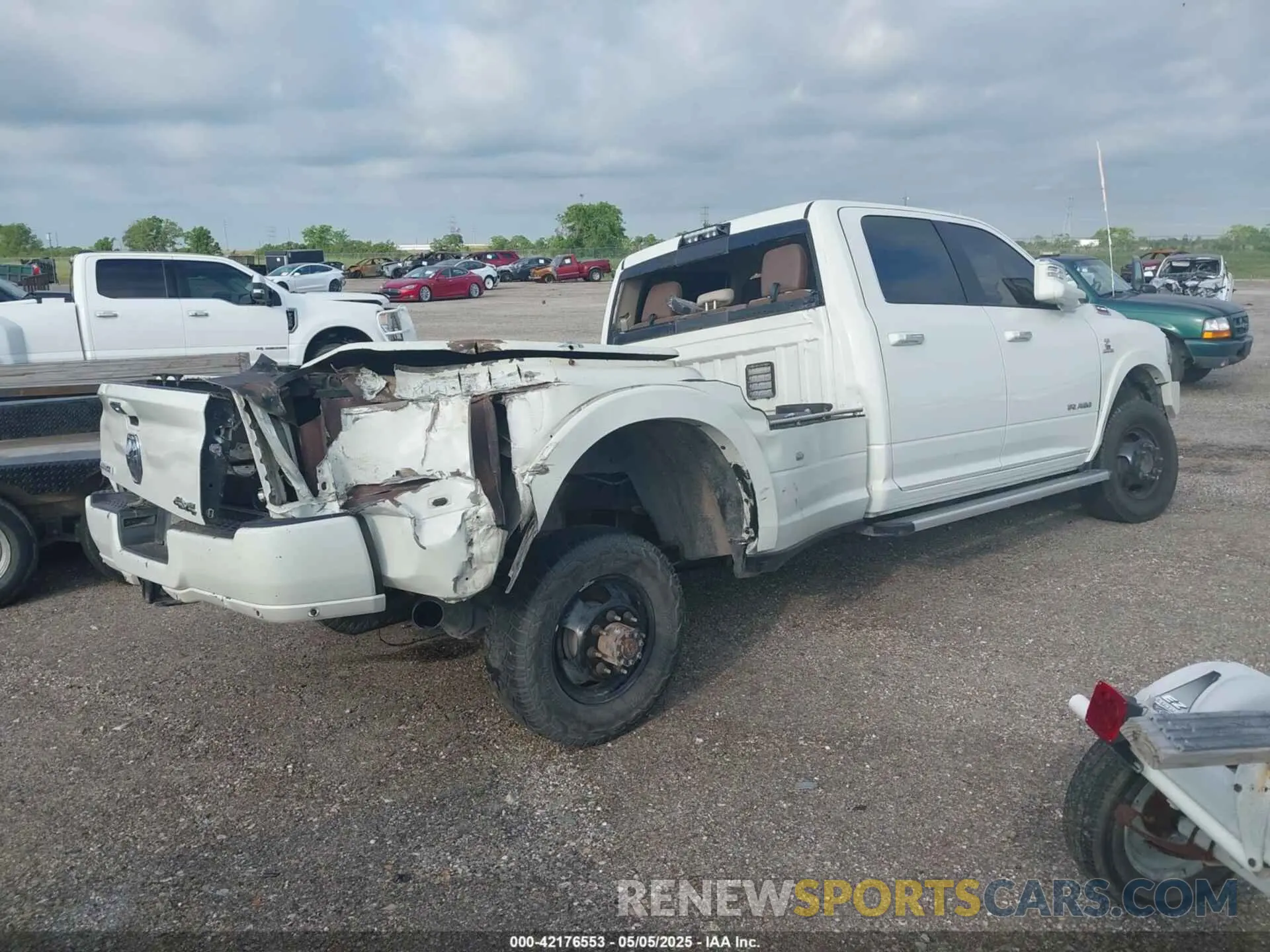 4 Photograph of a damaged car 3C63RRJLXKG639752 RAM 3500 2019