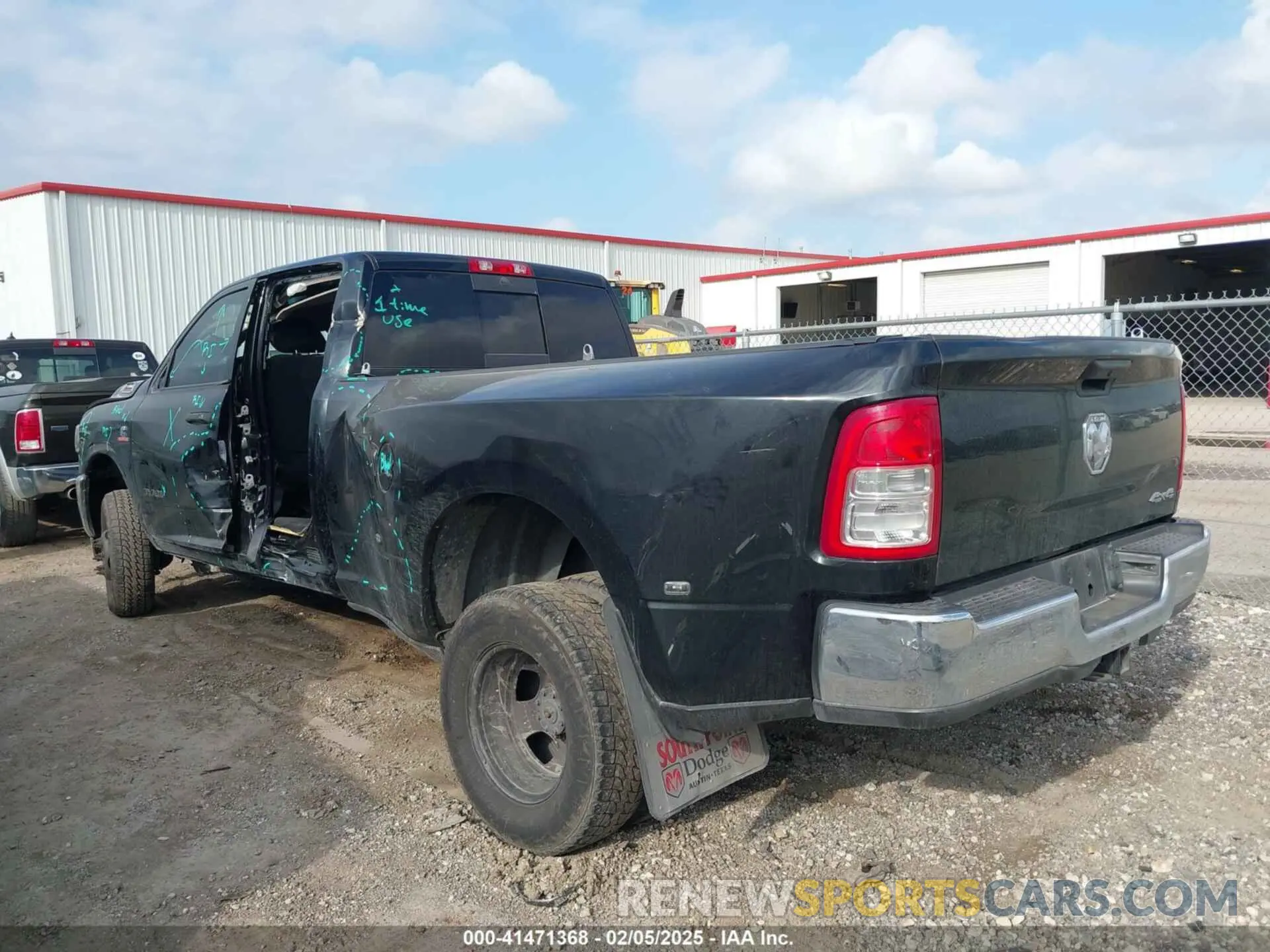 3 Фотография поврежденного автомобиля 3C63RRGL5LG219566 RAM 3500 2020