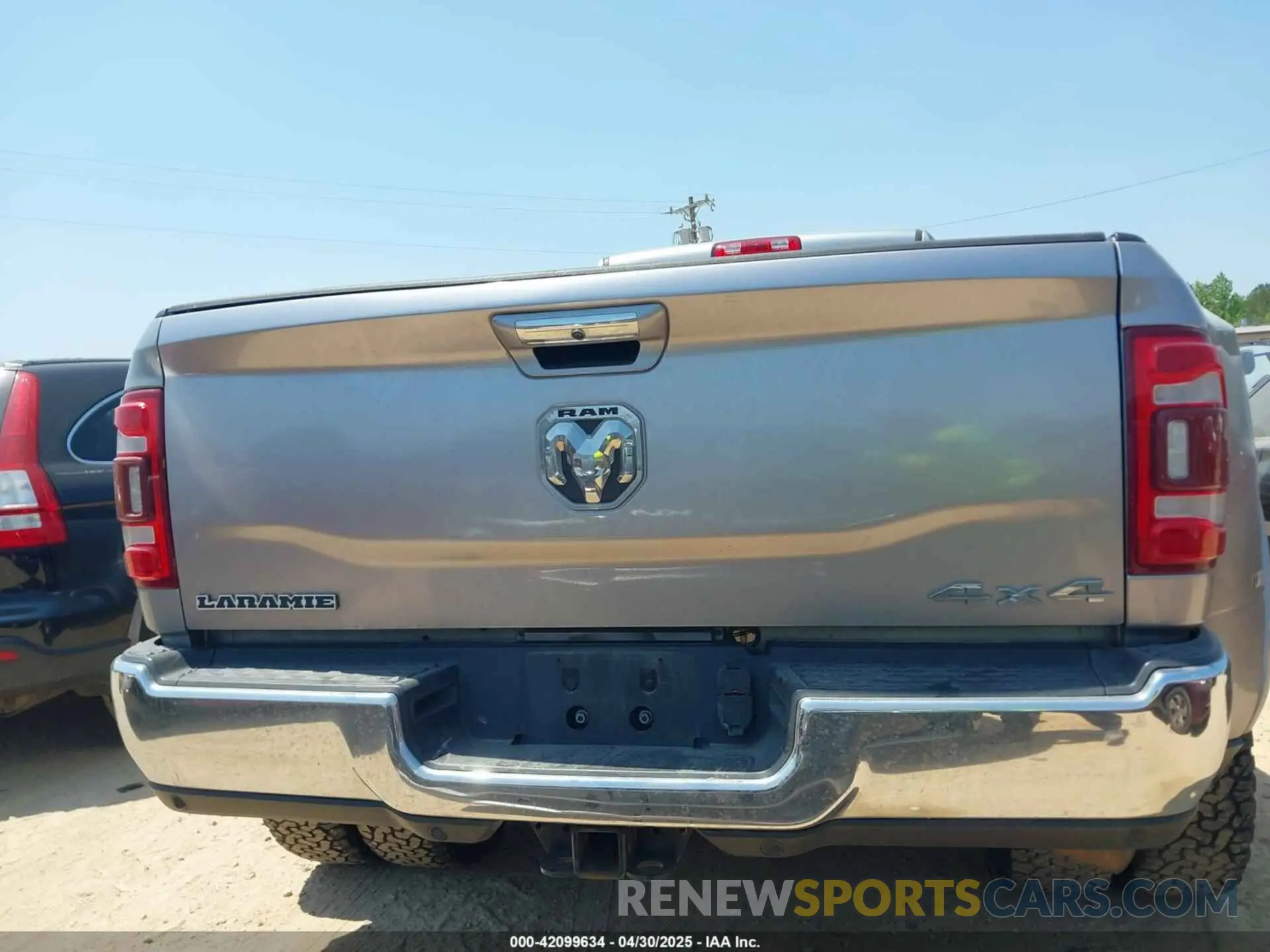 15 Photograph of a damaged car 3C63RRJL3LG179559 RAM 3500 2020