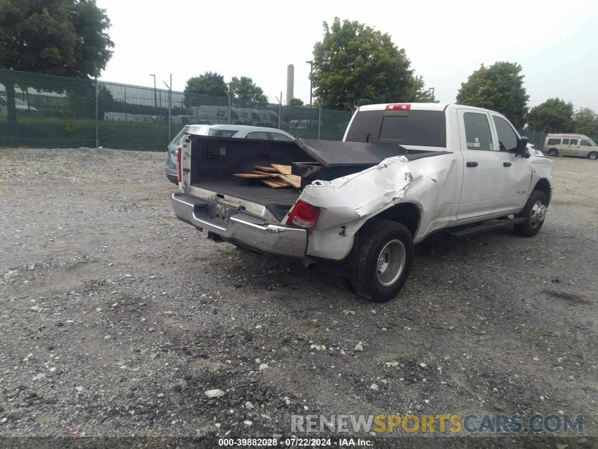 4 Photograph of a damaged car 3C63RRGL8MG665955 RAM 3500 2021