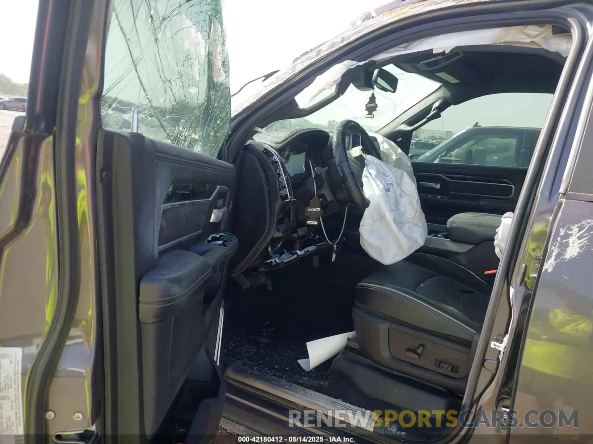 5 Photograph of a damaged car 3C63RRML5MG648115 RAM 3500 2021