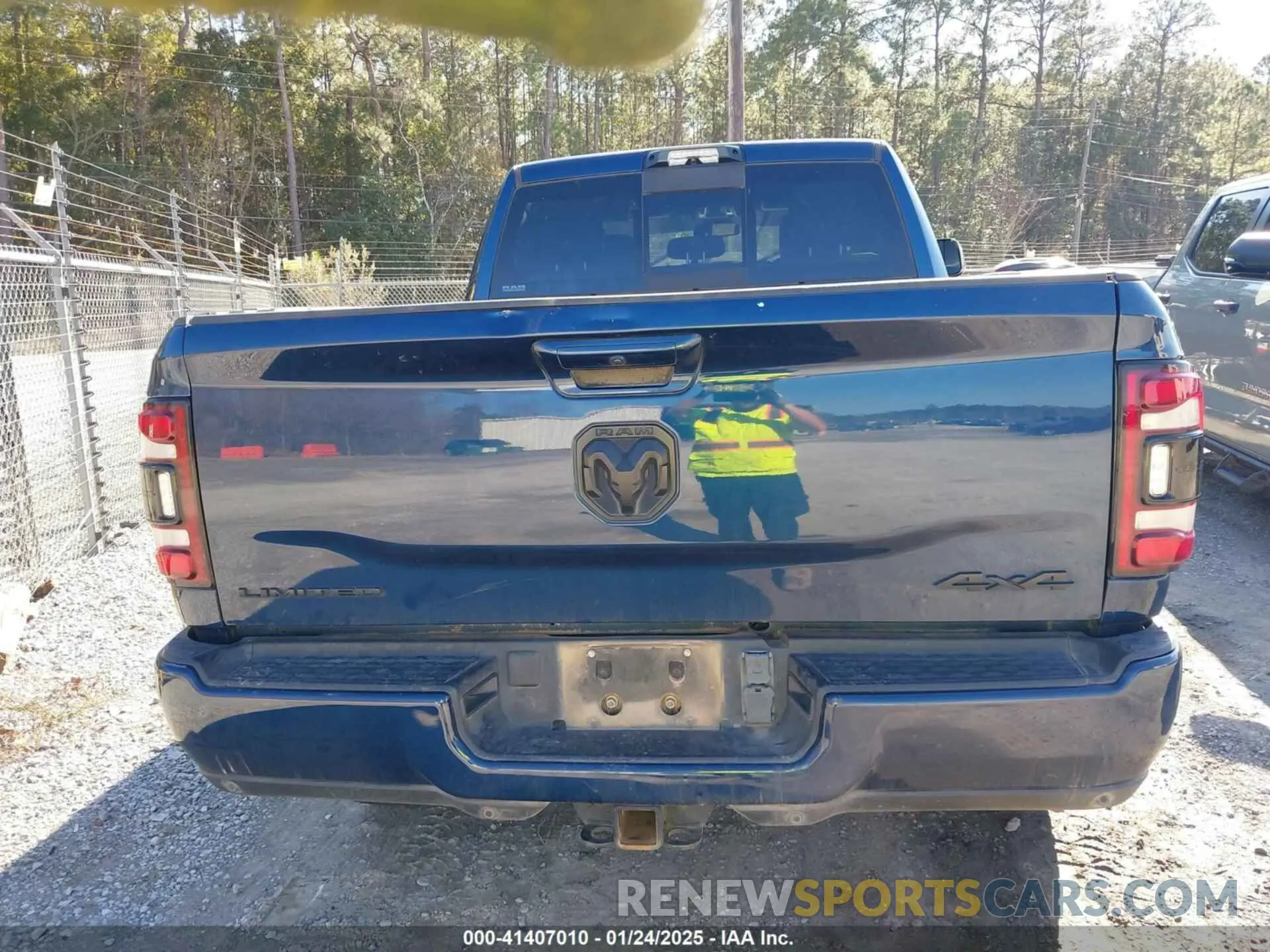 16 Photograph of a damaged car 3C63R3SL3NG318572 RAM 3500 2022