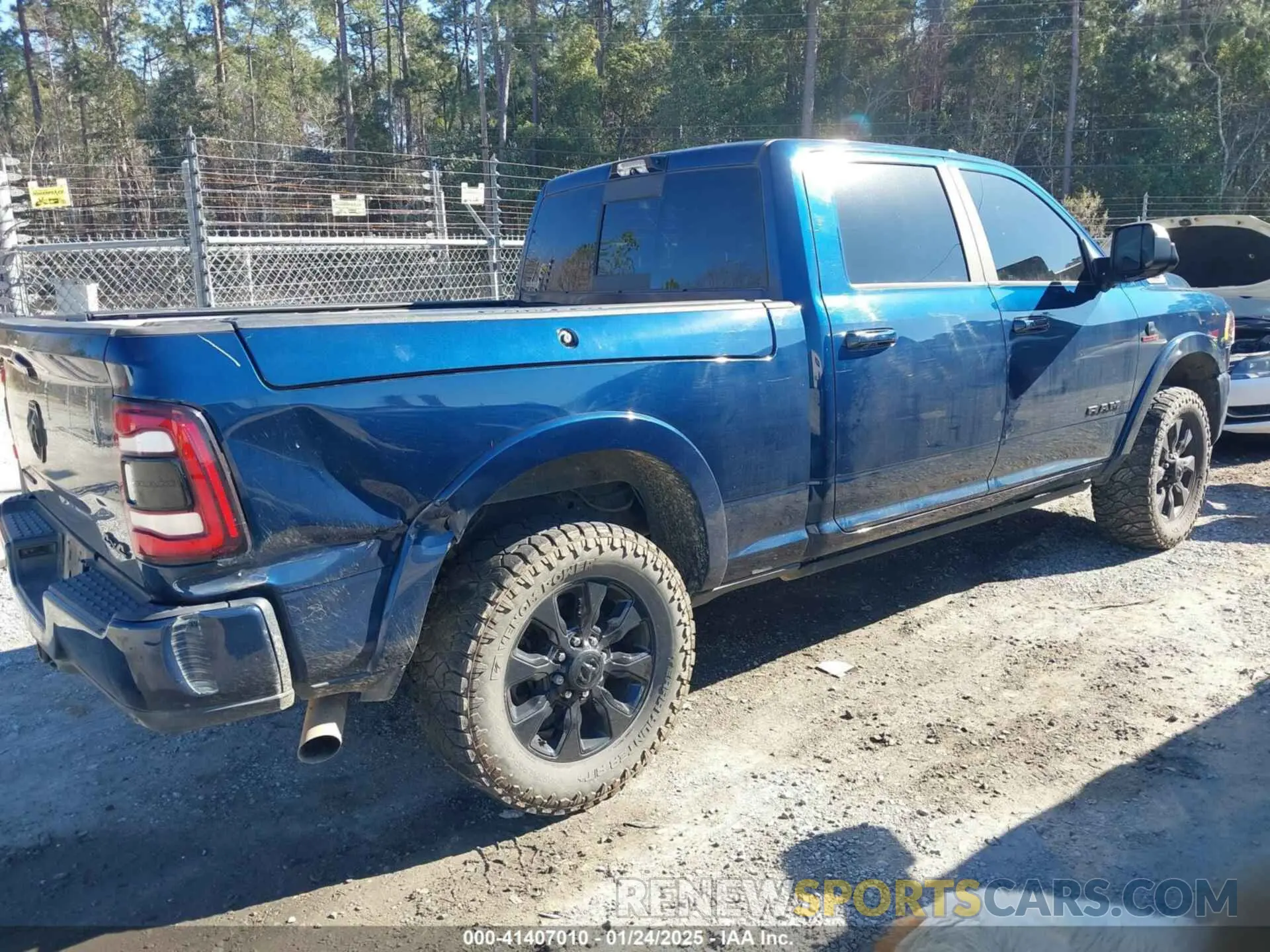 4 Photograph of a damaged car 3C63R3SL3NG318572 RAM 3500 2022
