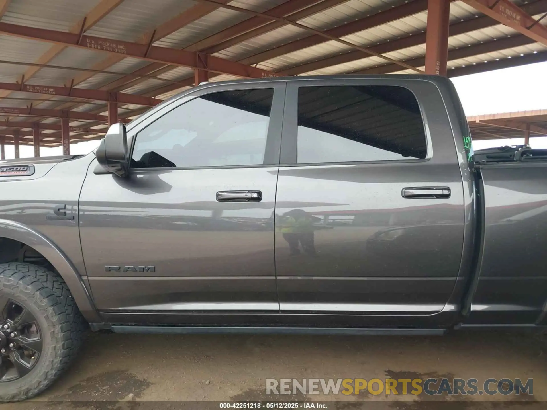 15 Photograph of a damaged car 3C63R3SL9NG191097 RAM 3500 2022