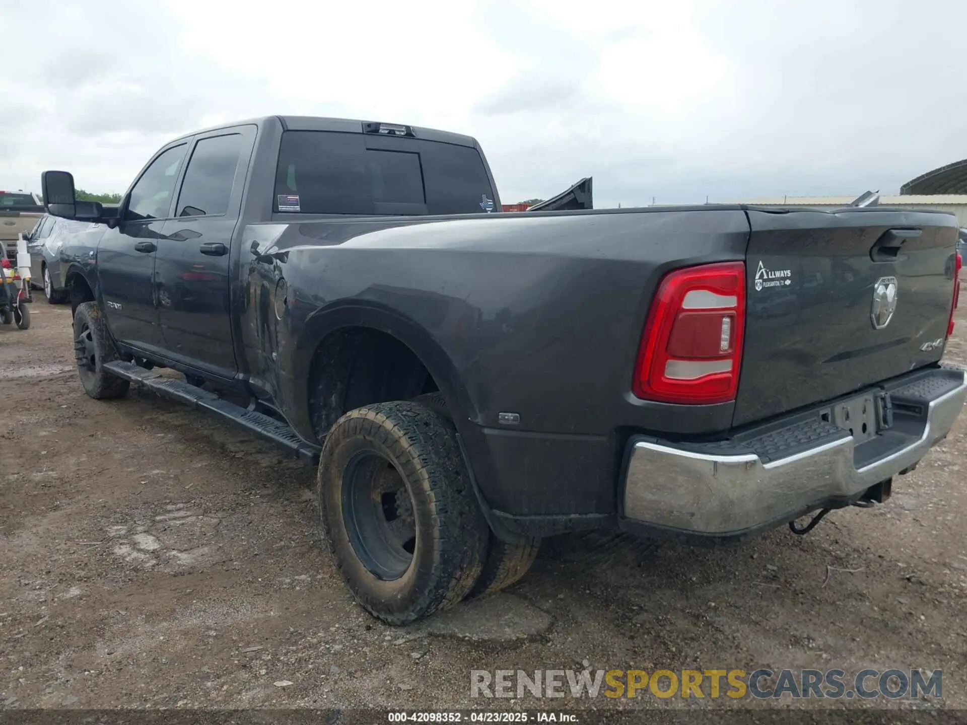 3 Photograph of a damaged car 3C63RRGL3NG177594 RAM 3500 2022