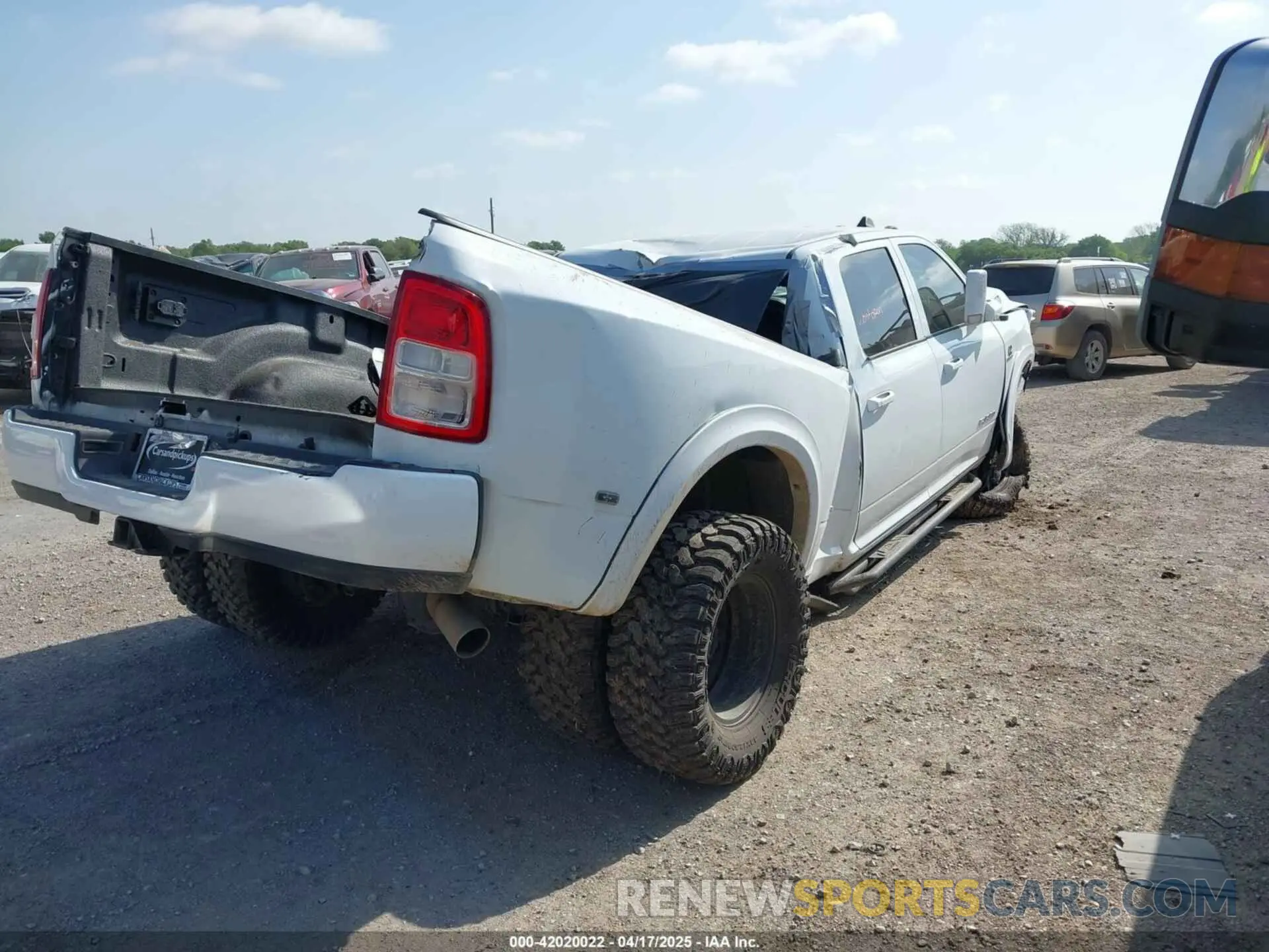 4 Photograph of a damaged car 3C63RRGL5NG342187 RAM 3500 2022