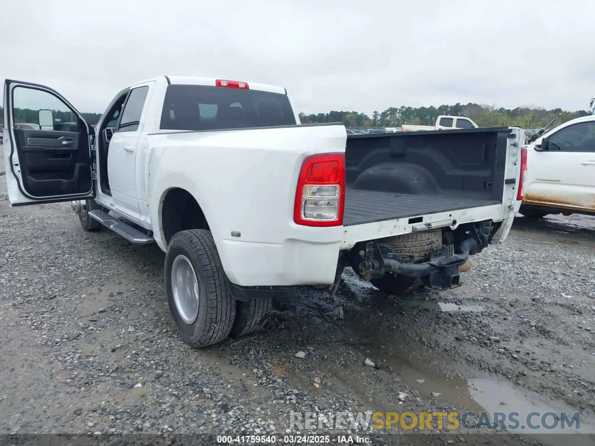 11 Фотография поврежденного автомобиля 3C63RRHL6NG302814 RAM 3500 2022