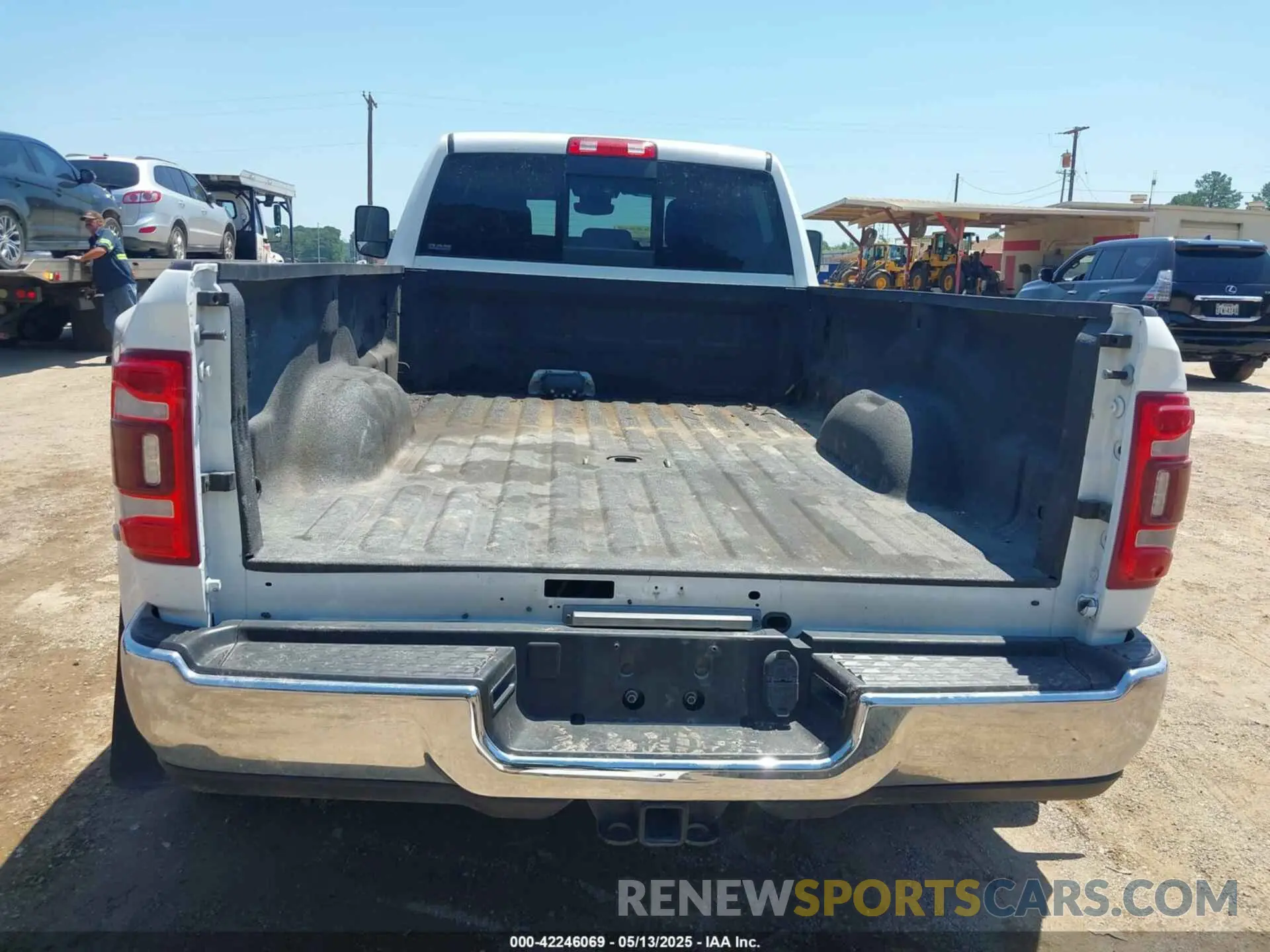 11 Photograph of a damaged car 3C63RRHL7NG239125 RAM 3500 2022