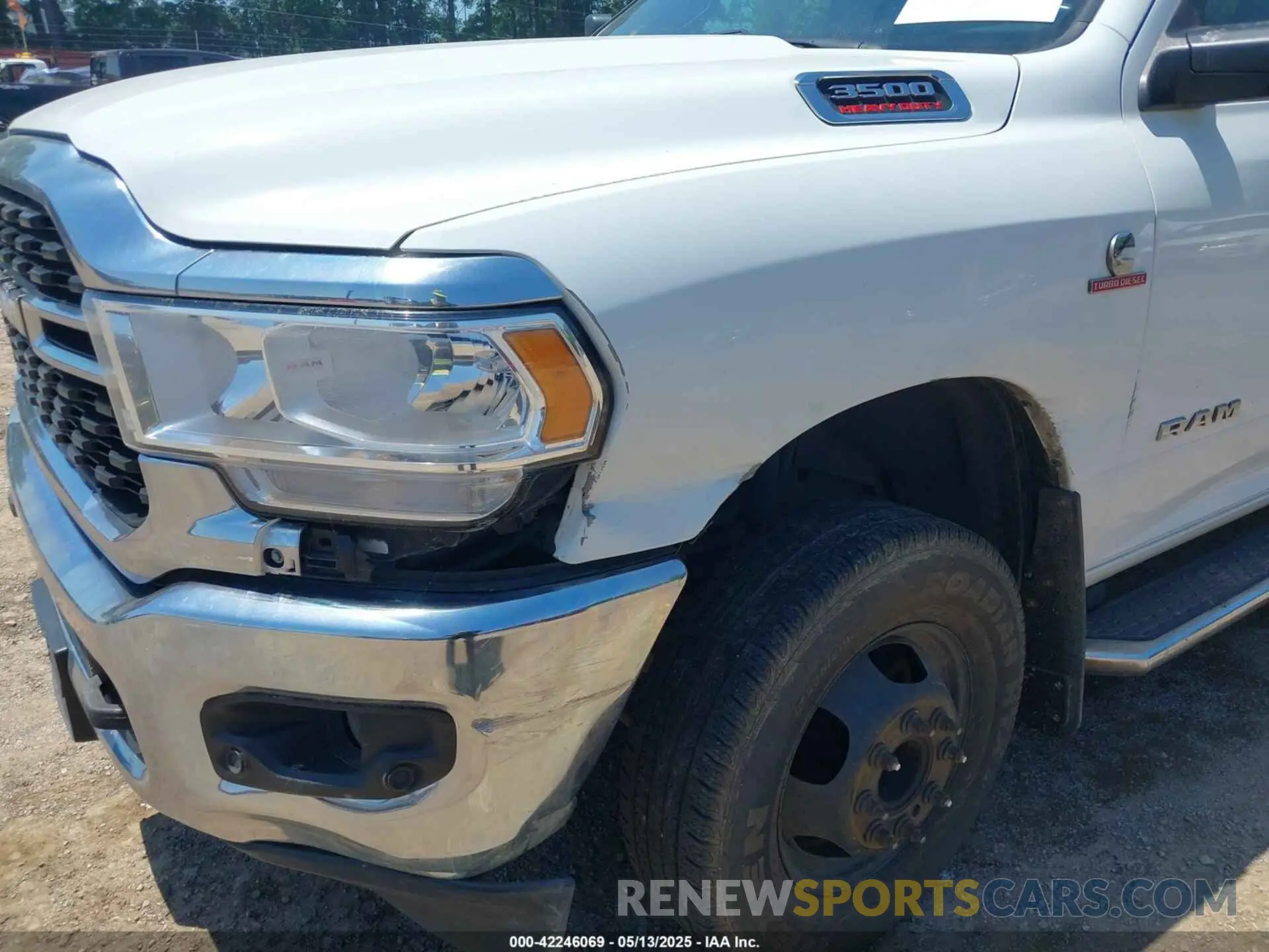 17 Photograph of a damaged car 3C63RRHL7NG239125 RAM 3500 2022
