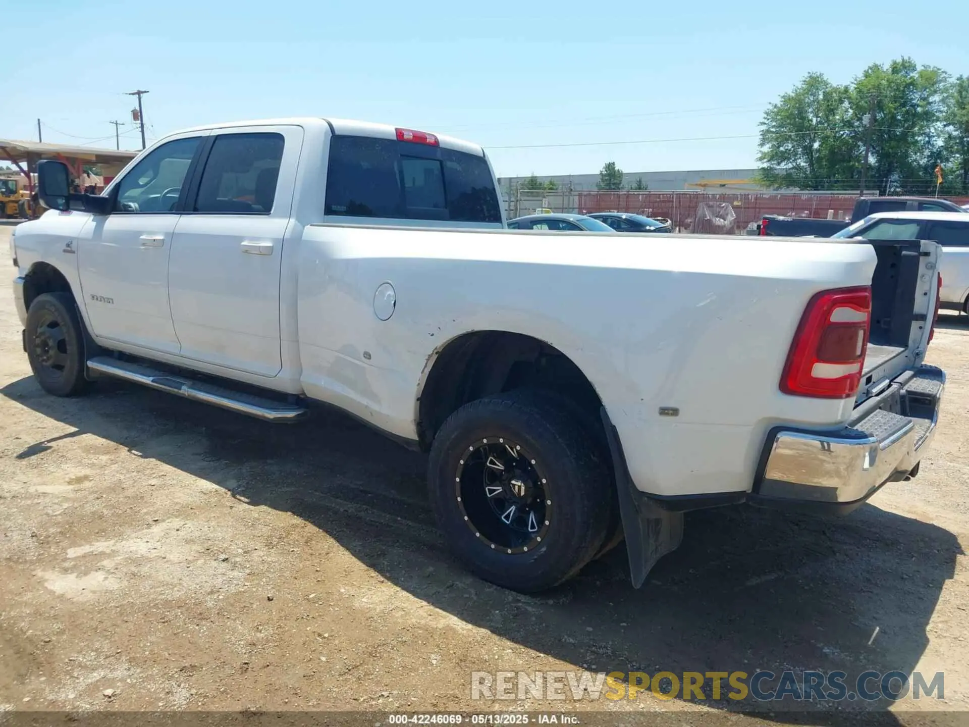 3 Photograph of a damaged car 3C63RRHL7NG239125 RAM 3500 2022