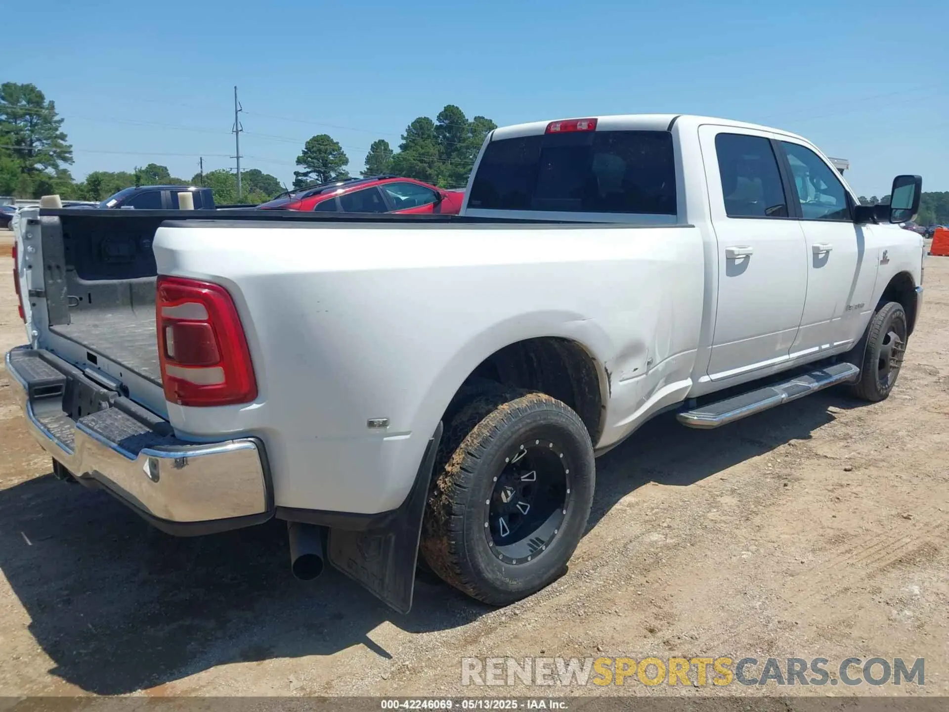4 Photograph of a damaged car 3C63RRHL7NG239125 RAM 3500 2022