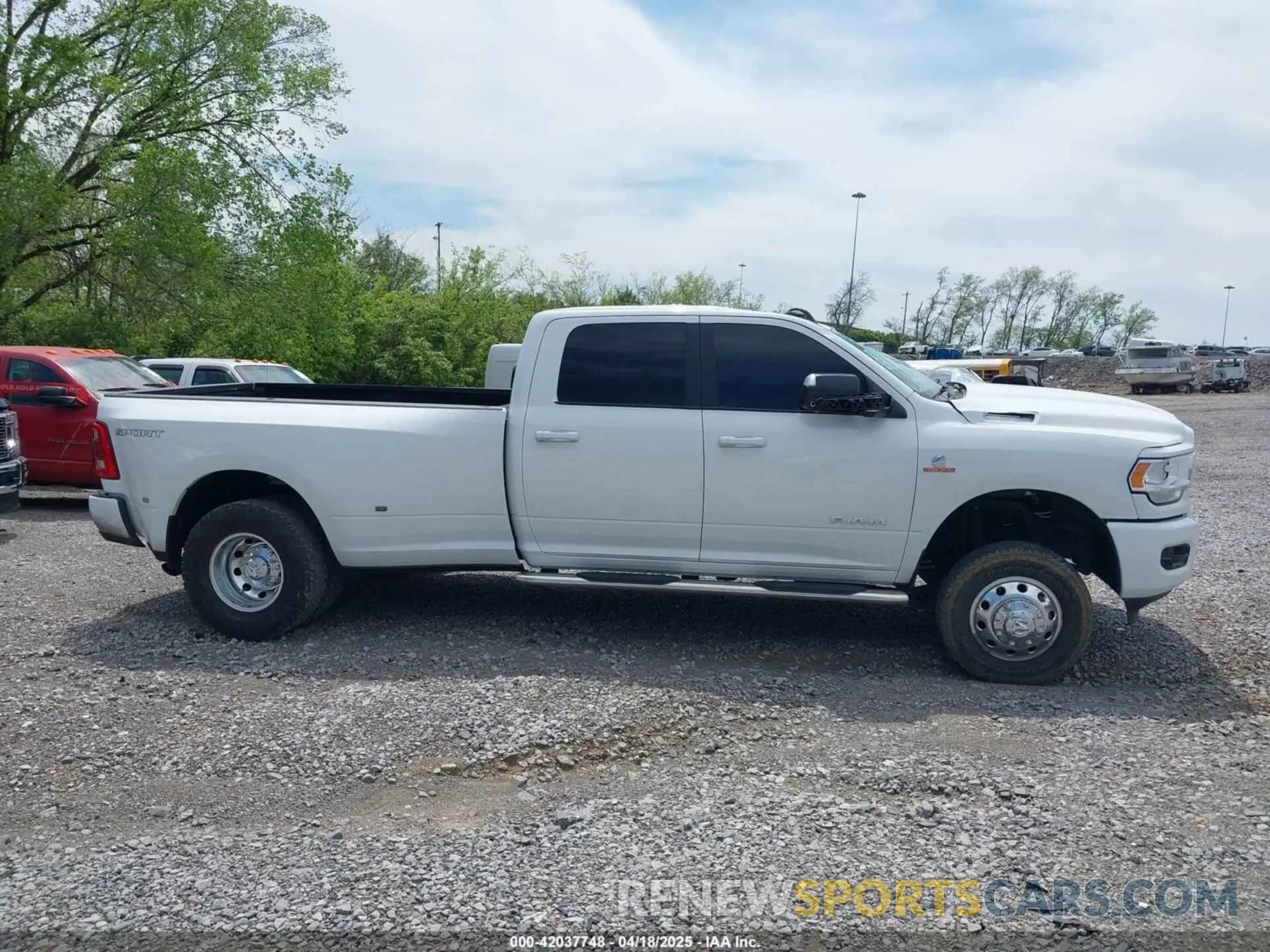13 Photograph of a damaged car 3C63RRHL8NG164595 RAM 3500 2022