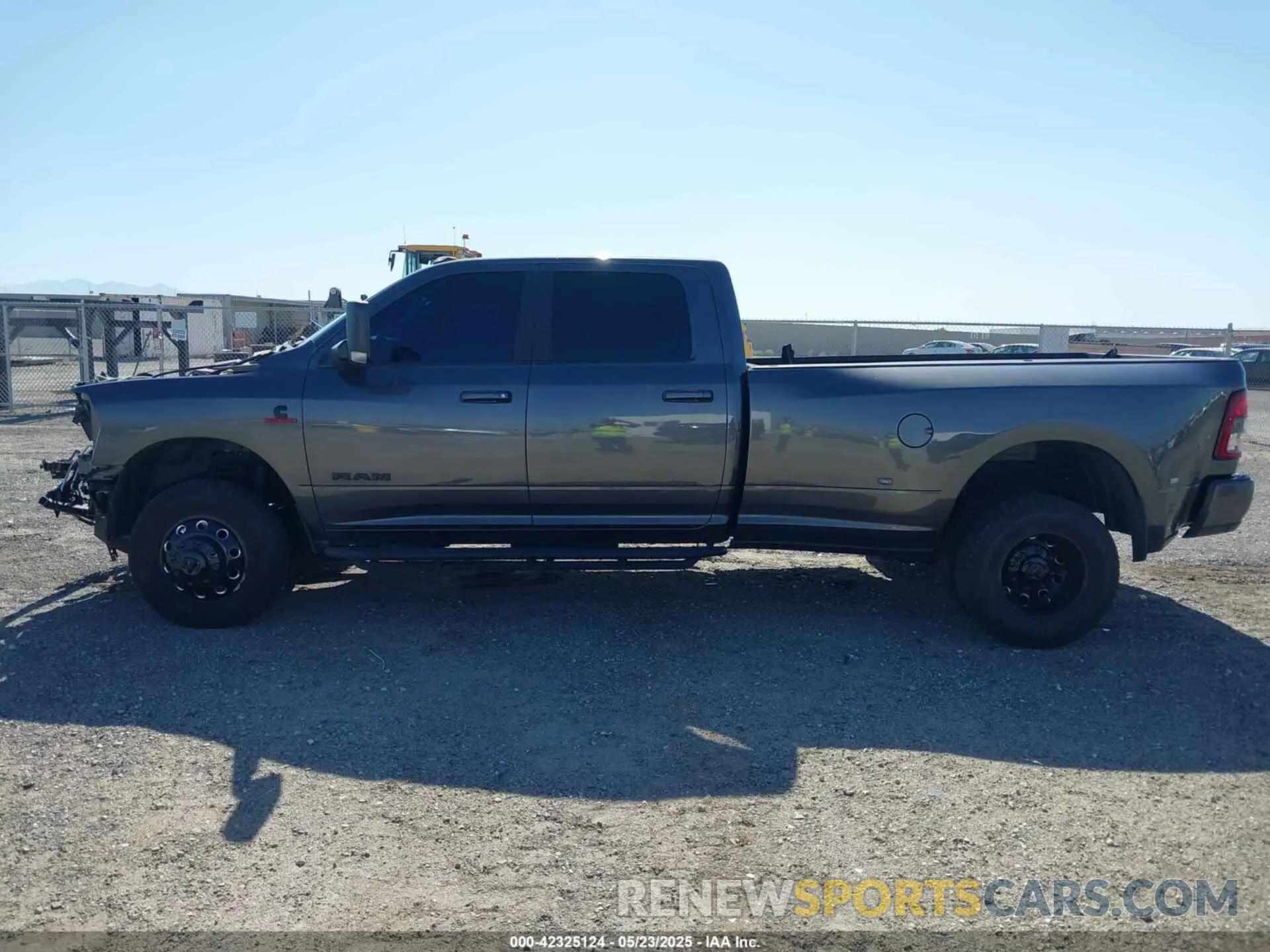 16 Photograph of a damaged car 3C63RRHLXNG216048 RAM 3500 2022