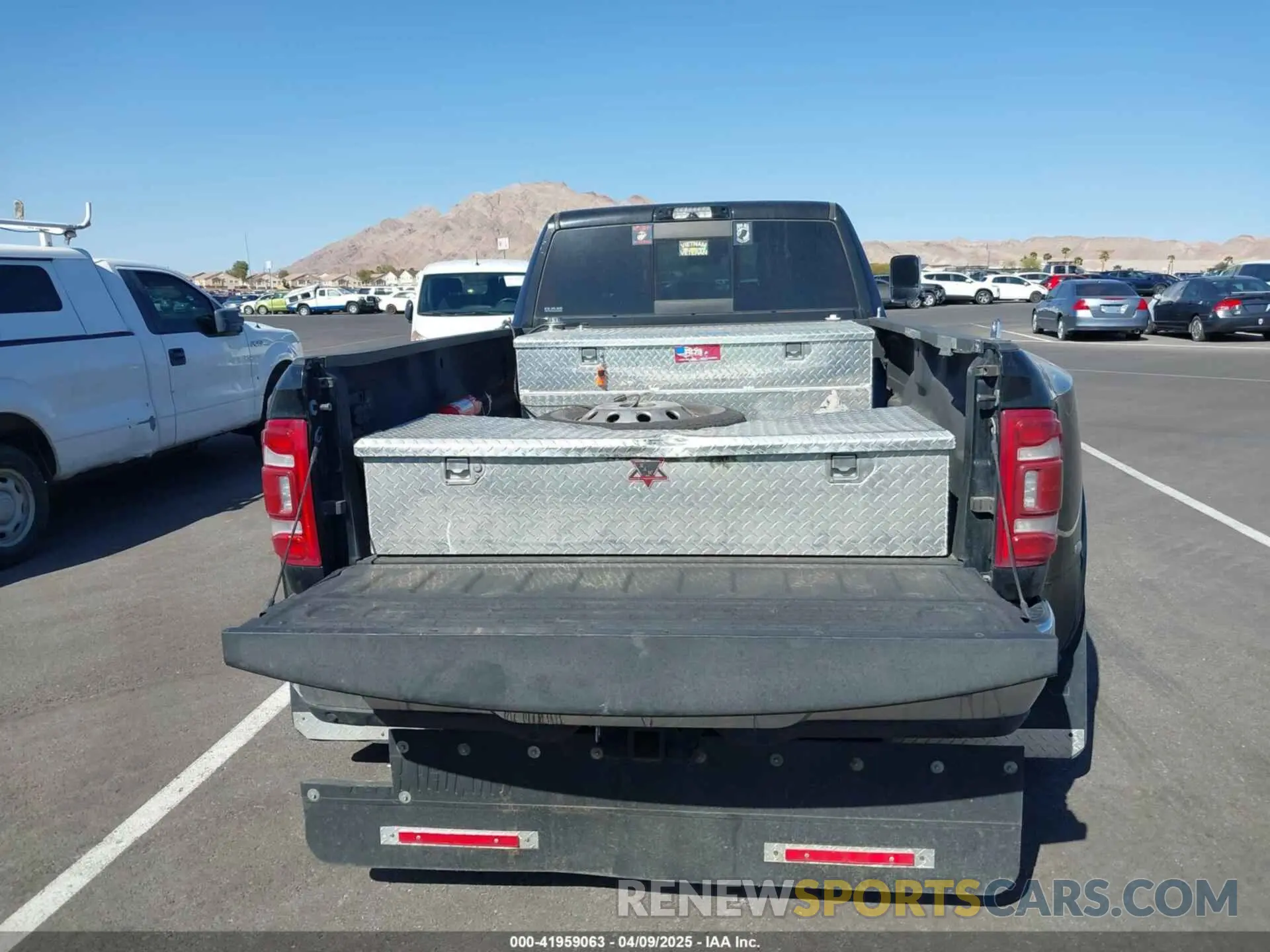 15 Photograph of a damaged car 3C63RRJL0NG318548 RAM 3500 2022