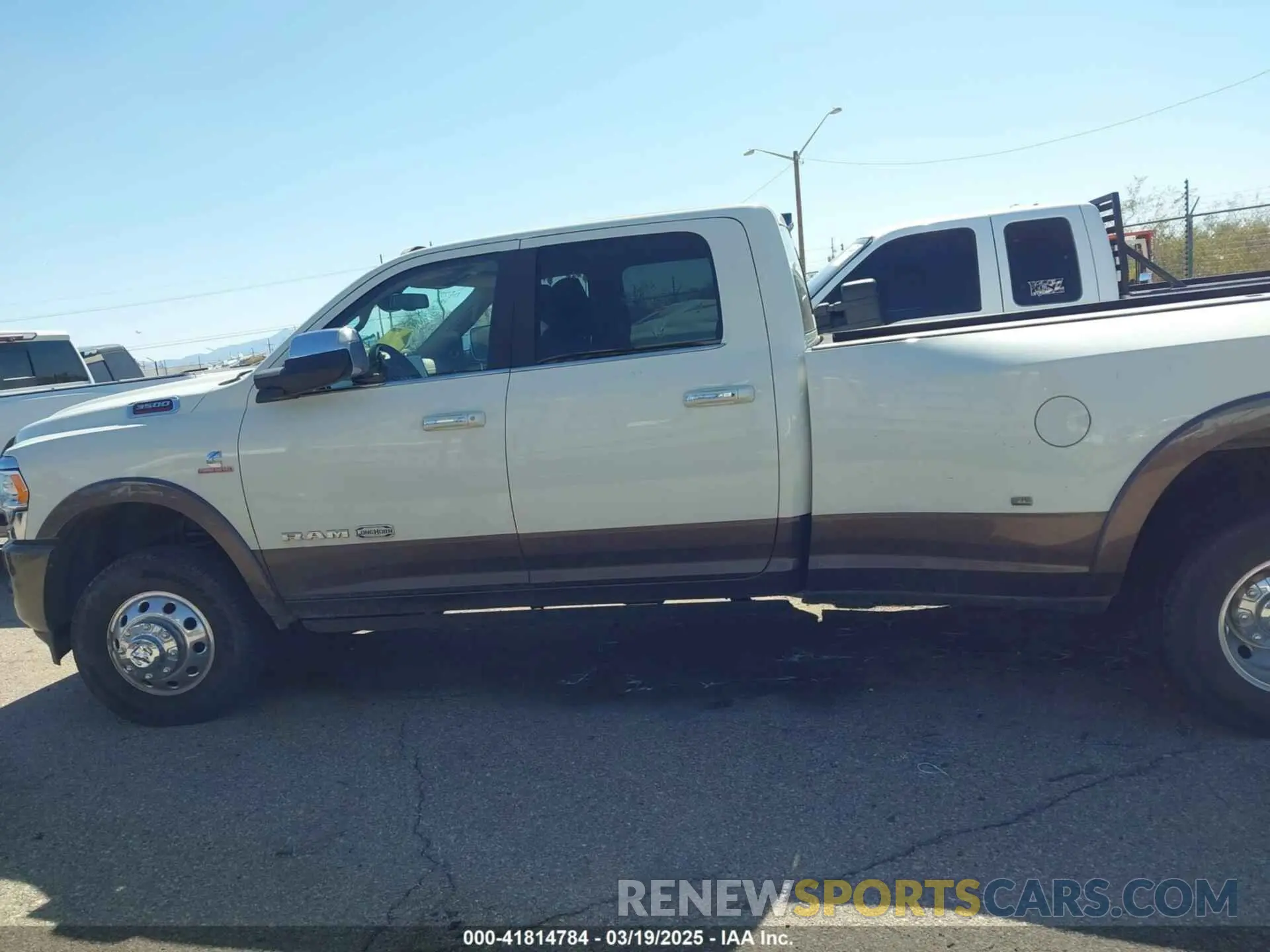 14 Photograph of a damaged car 3C63RRKL2NG153245 RAM 3500 2022