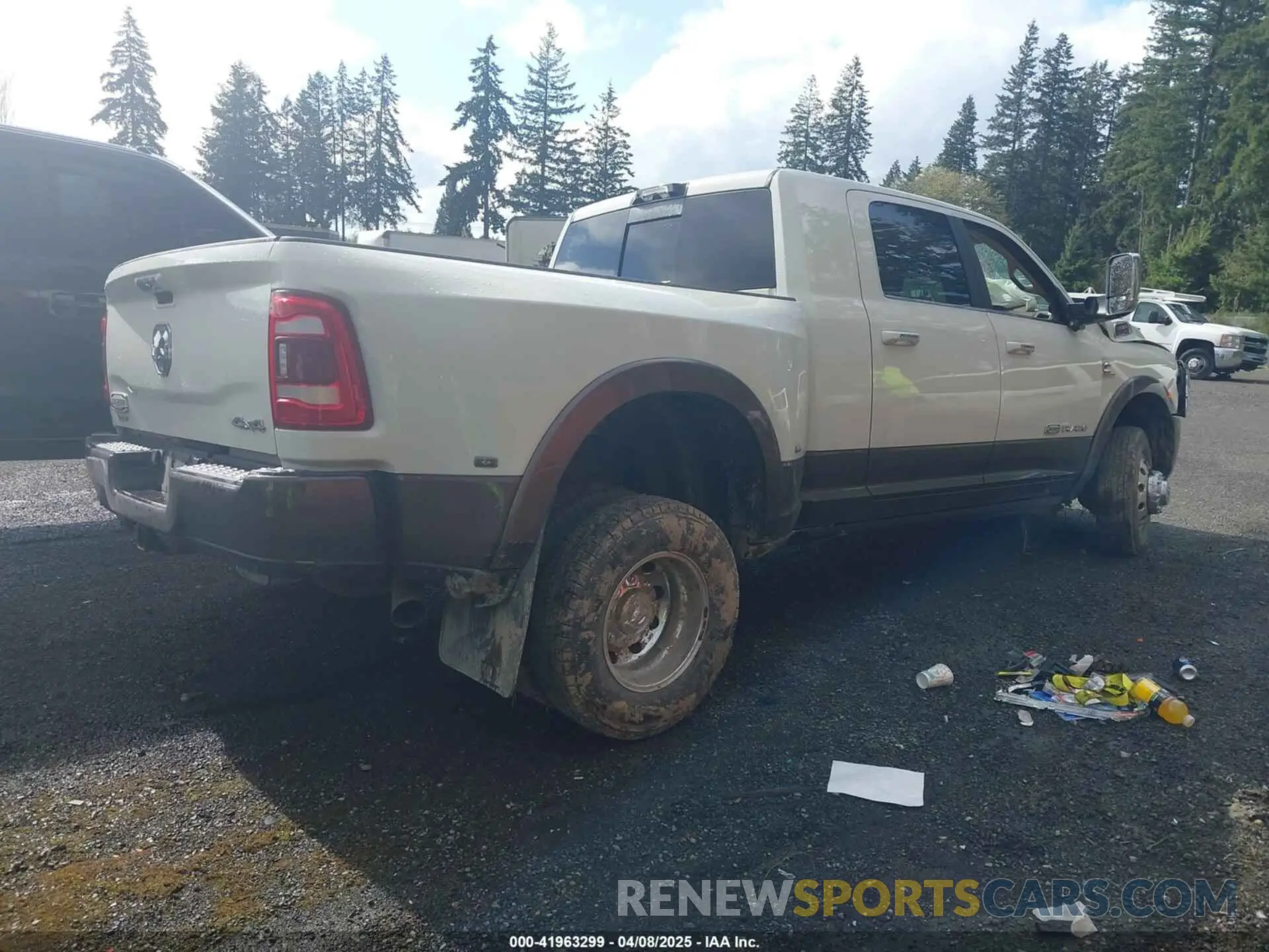 4 Photograph of a damaged car 3C63RRNLXNG339269 RAM 3500 2022