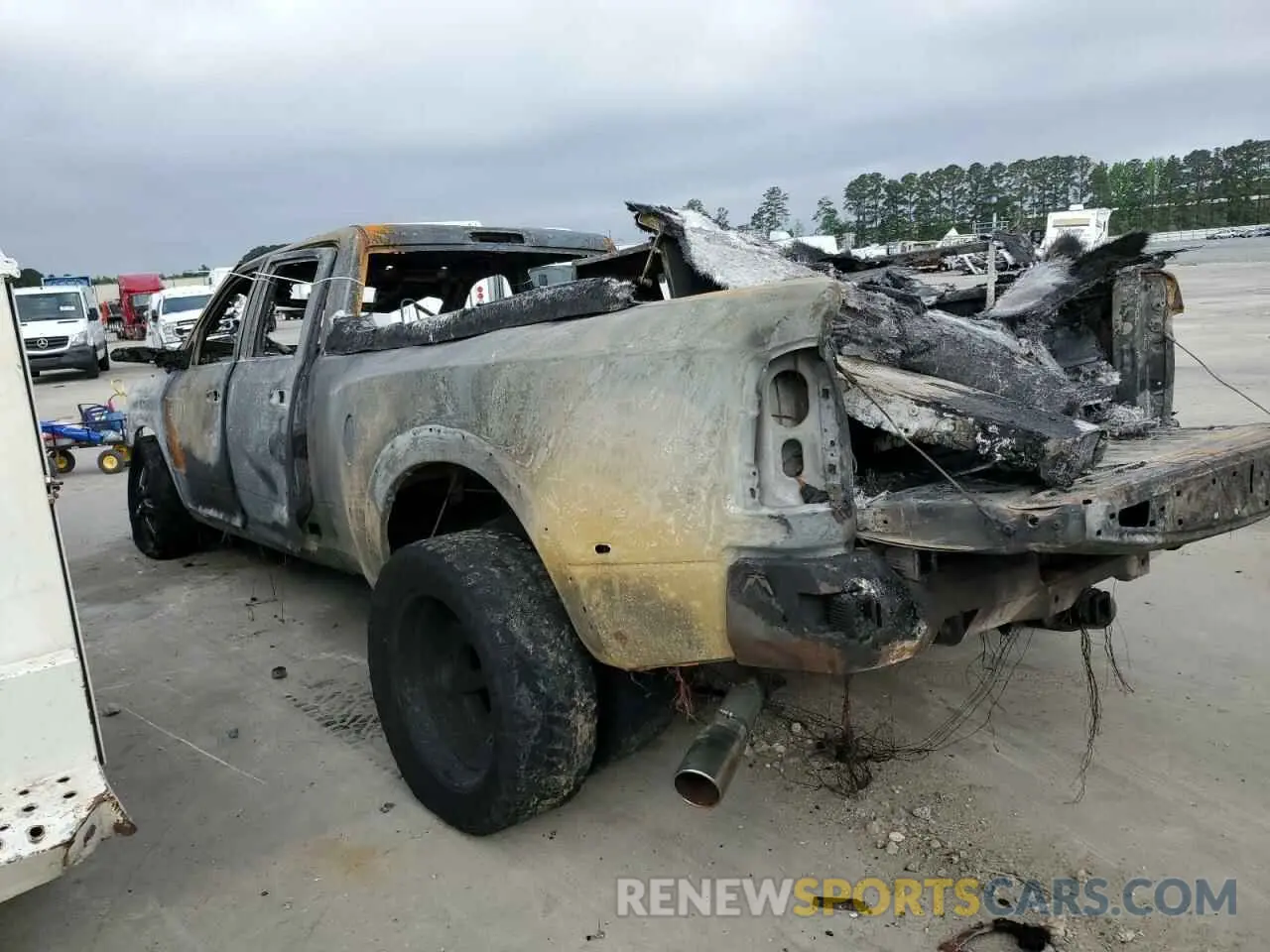 2 Photograph of a damaged car 3C6CRRJL5NG414756 RAM 3500 2022