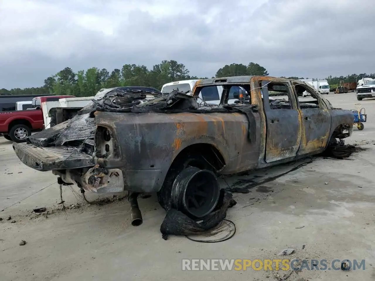 3 Photograph of a damaged car 3C6CRRJL5NG414756 RAM 3500 2022