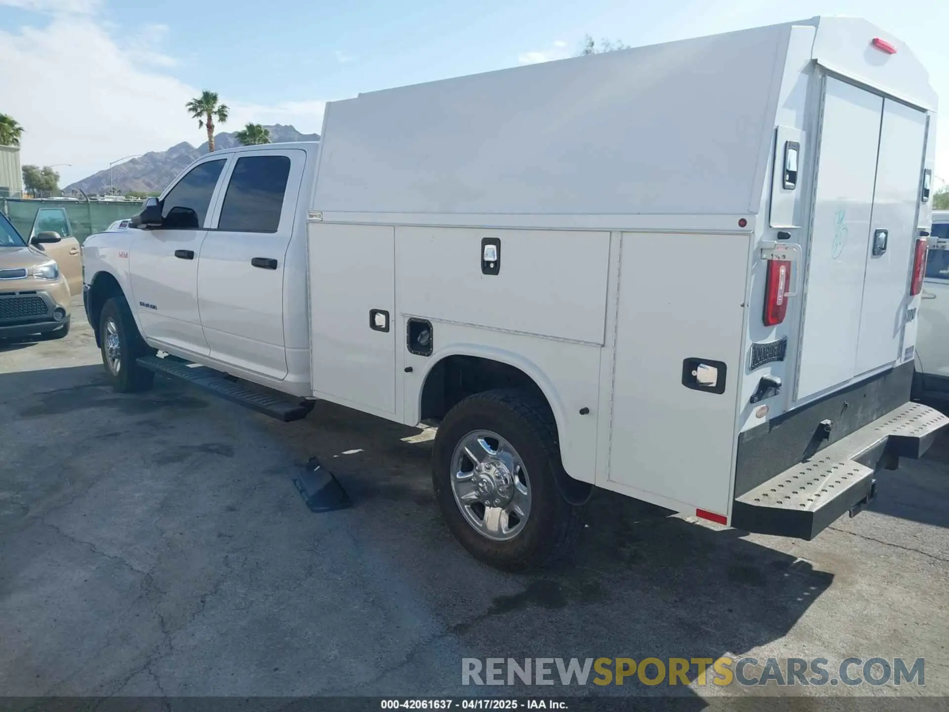 3 Photograph of a damaged car 3C7WR3GJ0NG226450 RAM 3500 2022