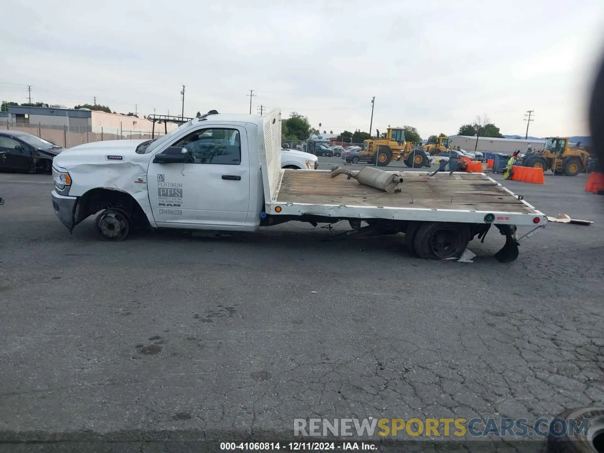 14 Фотография поврежденного автомобиля 3C7WRSBL7KG663327 RAM 3500 CHASSIS 2019