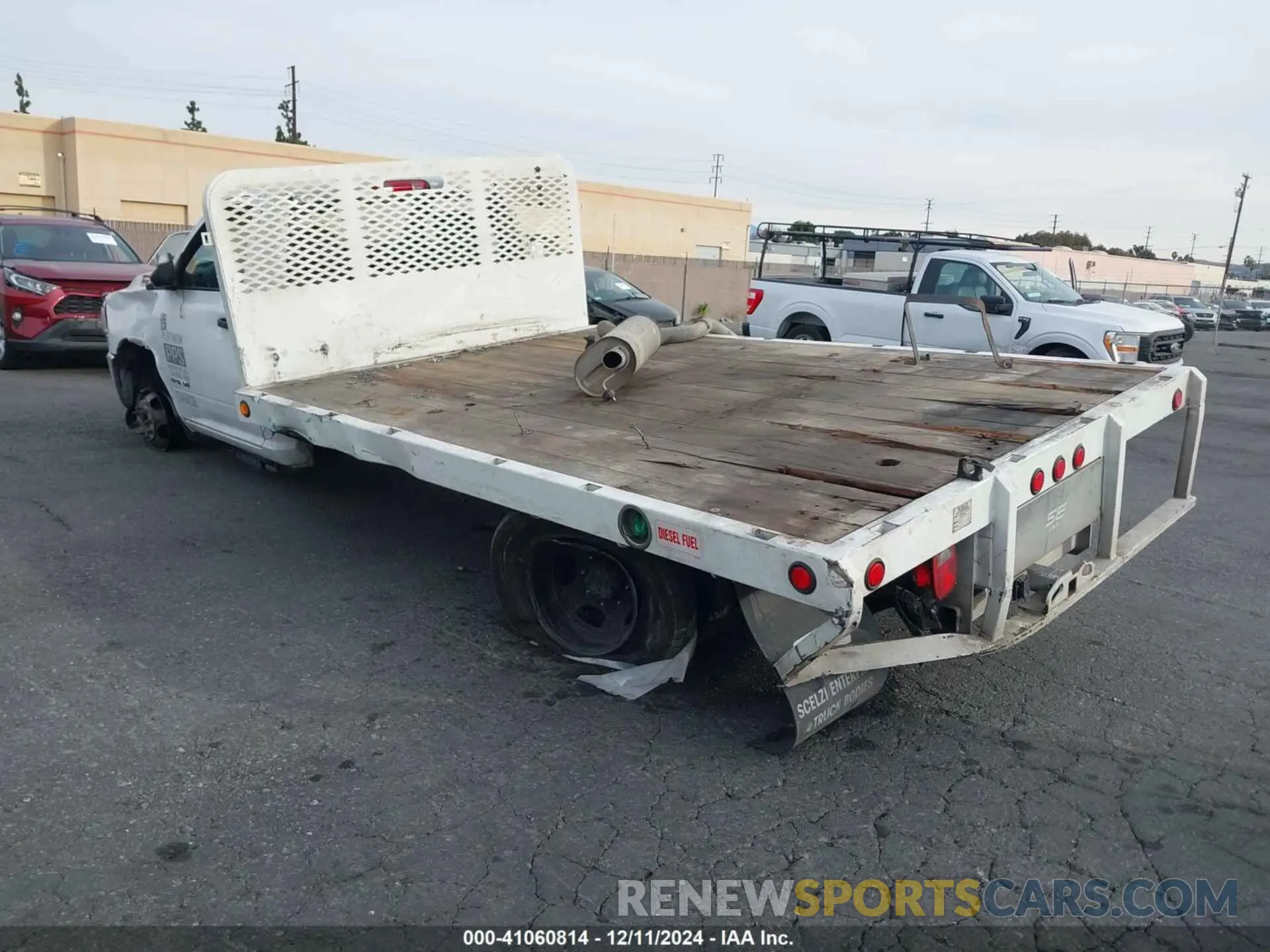 3 Фотография поврежденного автомобиля 3C7WRSBL7KG663327 RAM 3500 CHASSIS 2019