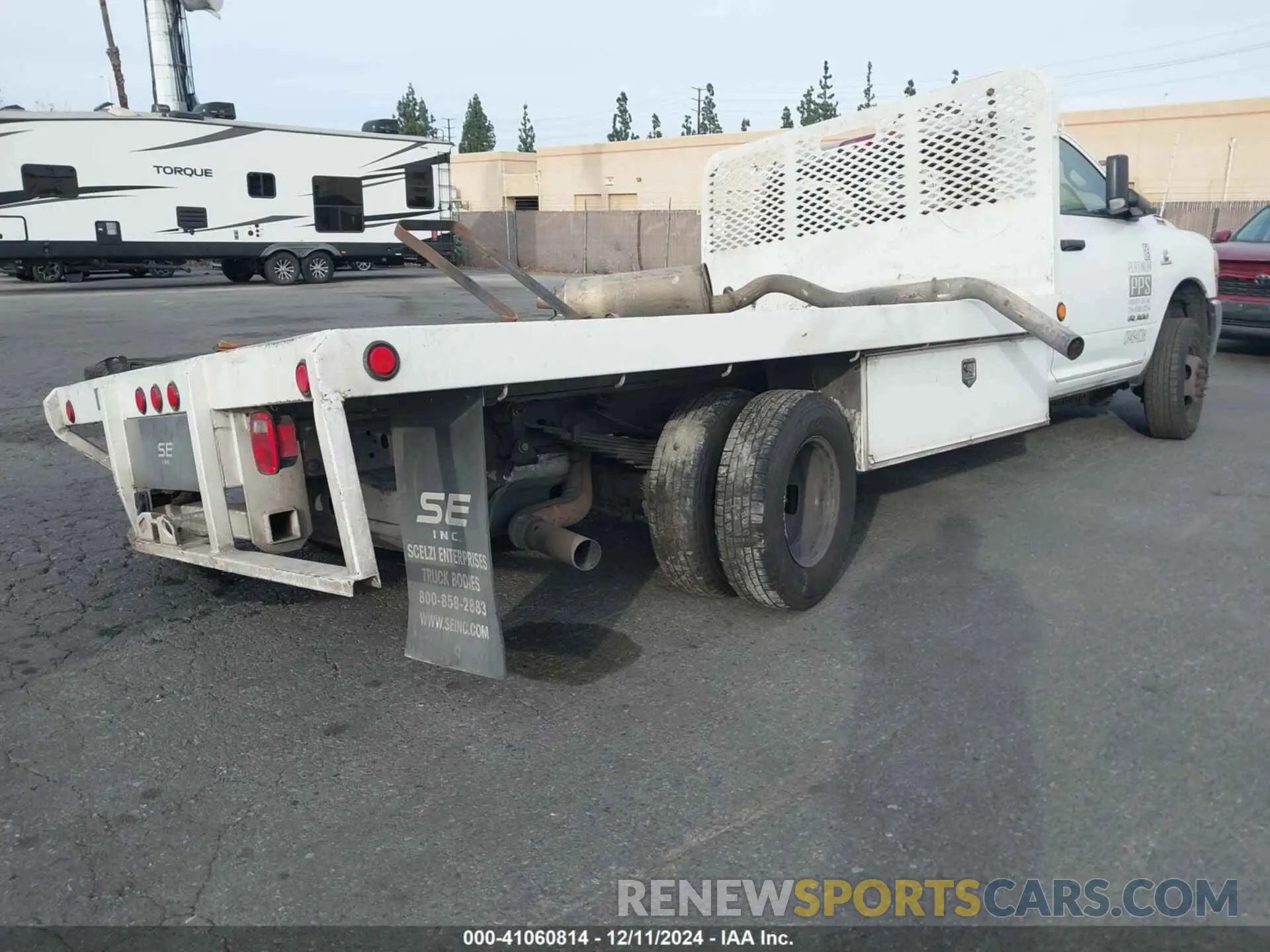 4 Фотография поврежденного автомобиля 3C7WRSBL7KG663327 RAM 3500 CHASSIS 2019