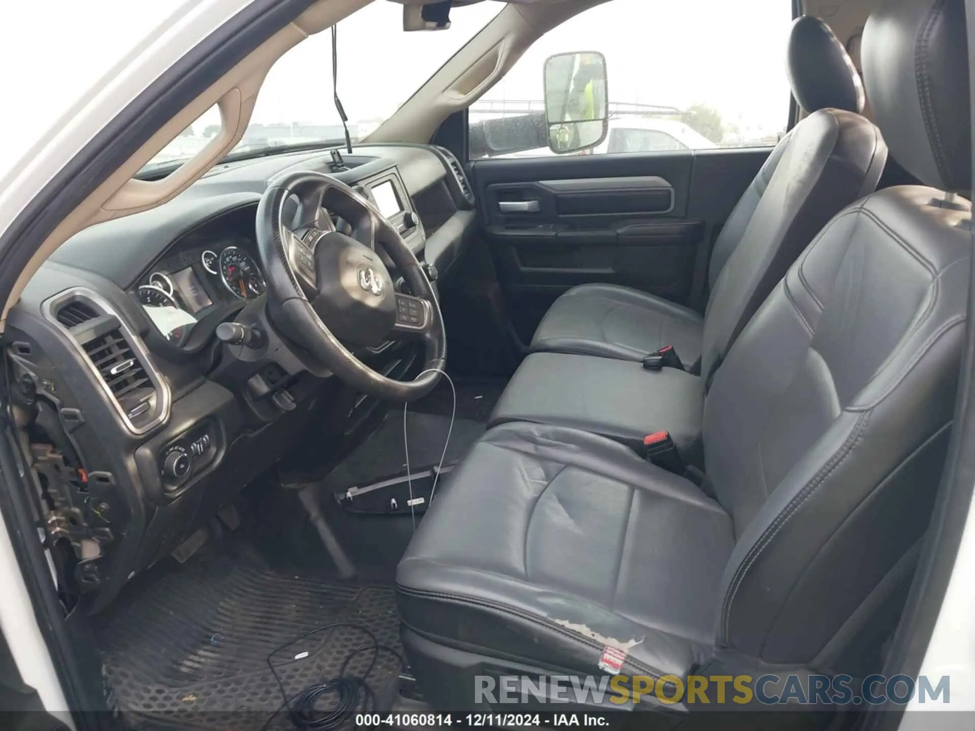 6 Фотография поврежденного автомобиля 3C7WRSBL7KG663327 RAM 3500 CHASSIS 2019